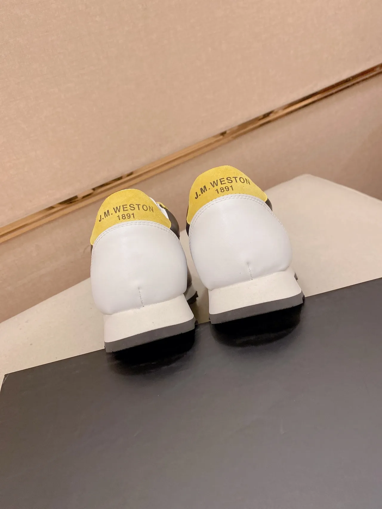 New Balance Black Yellow Retro Runner Leather-Suede Panelled Lifestyle Sneakers