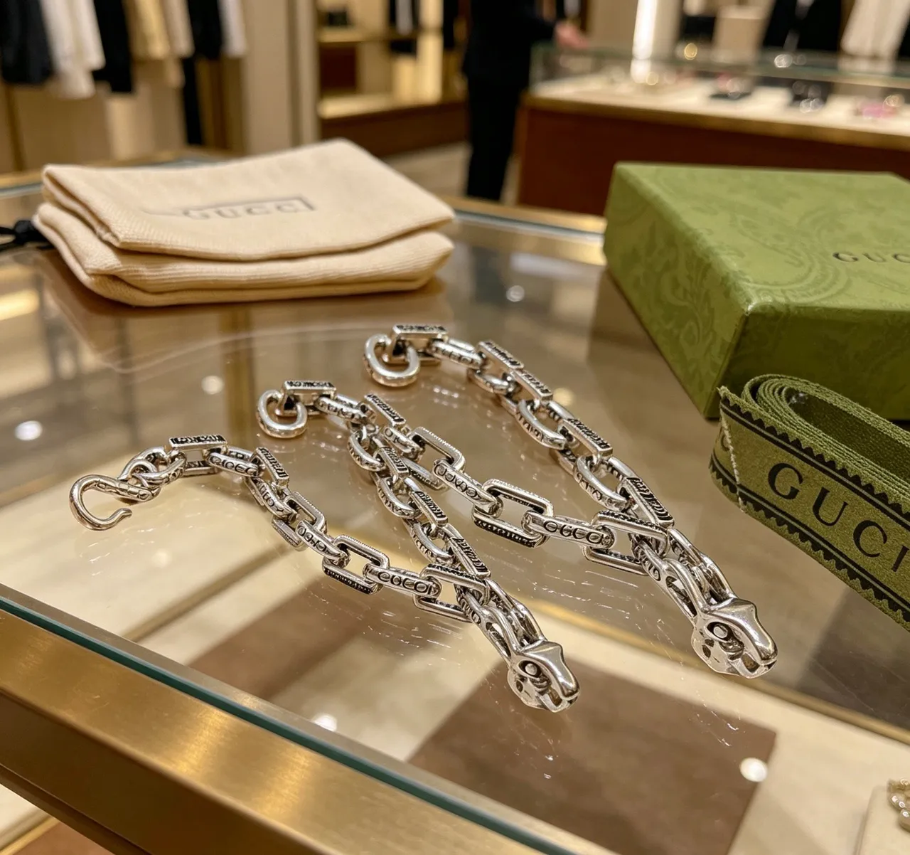 Gucci Iconic Snake Chain Engraved Silver Bracelet