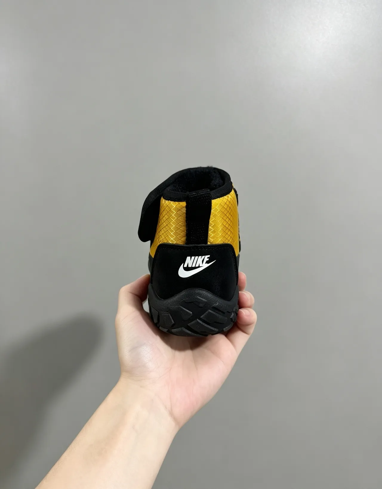 Nike Black Pink Insulated Ankle Boot Synthetic Mesh And Suede-Like Upper Snow Boots