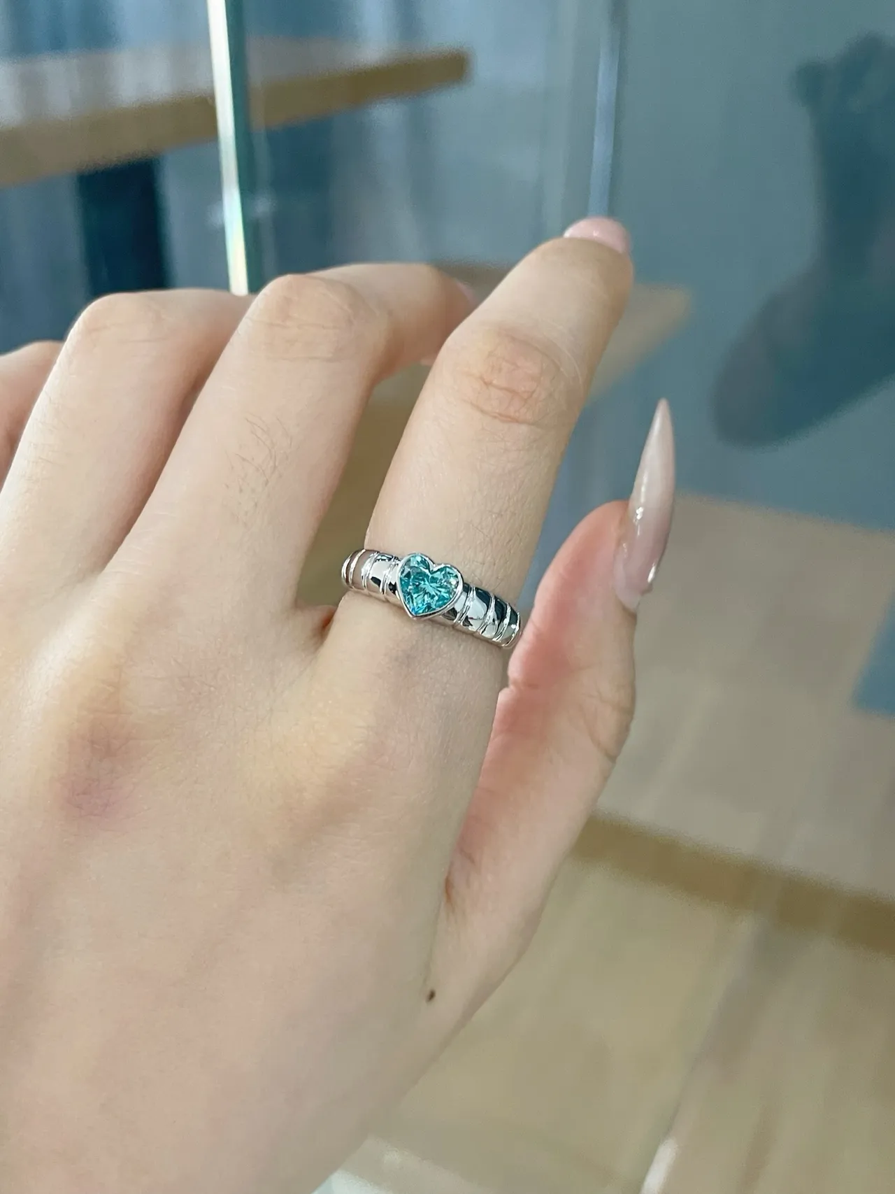 Silver Blue Heart-Shaped Stone Textured Ribbed Band Ring