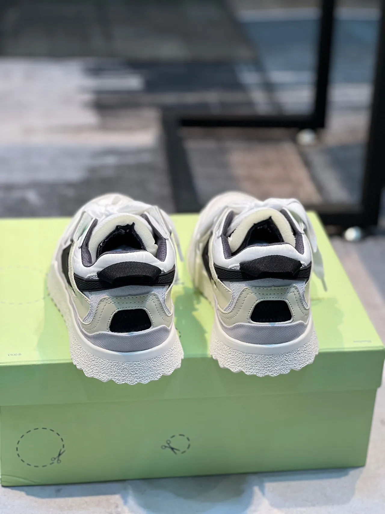 Off-White Black Low-Top Perforated Toe Lifestyle Sneakers