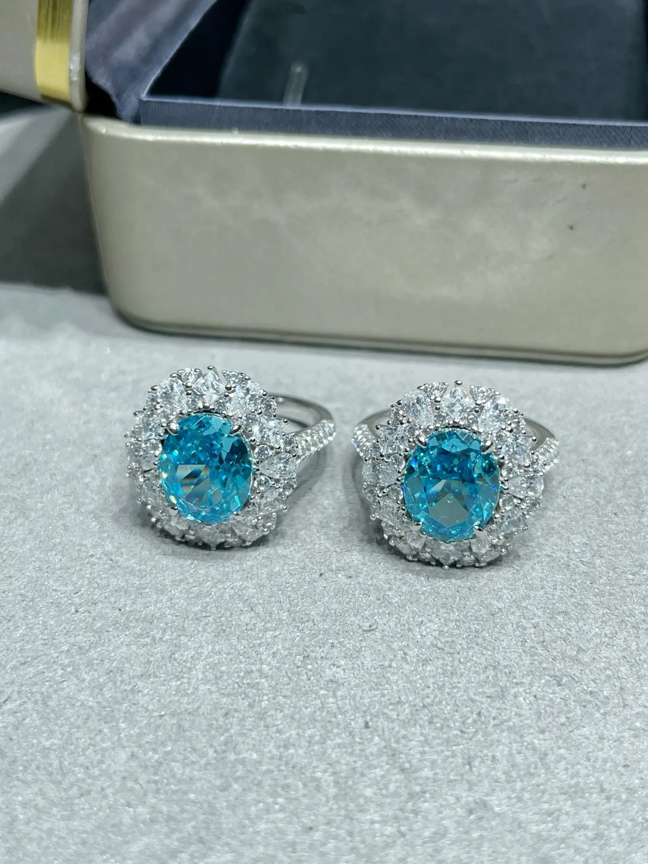 Blue Silver Oval-Cut Central Stone Halo Cluster Setting Ring