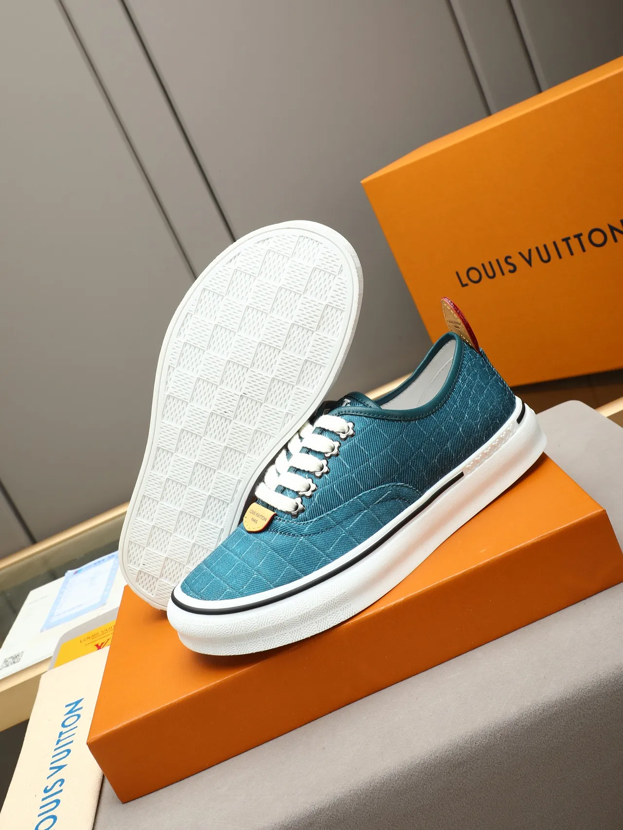 Vans Blue White Quilted Teal Canvas Upper Fuzzy Laces Lifestyle Sneakers