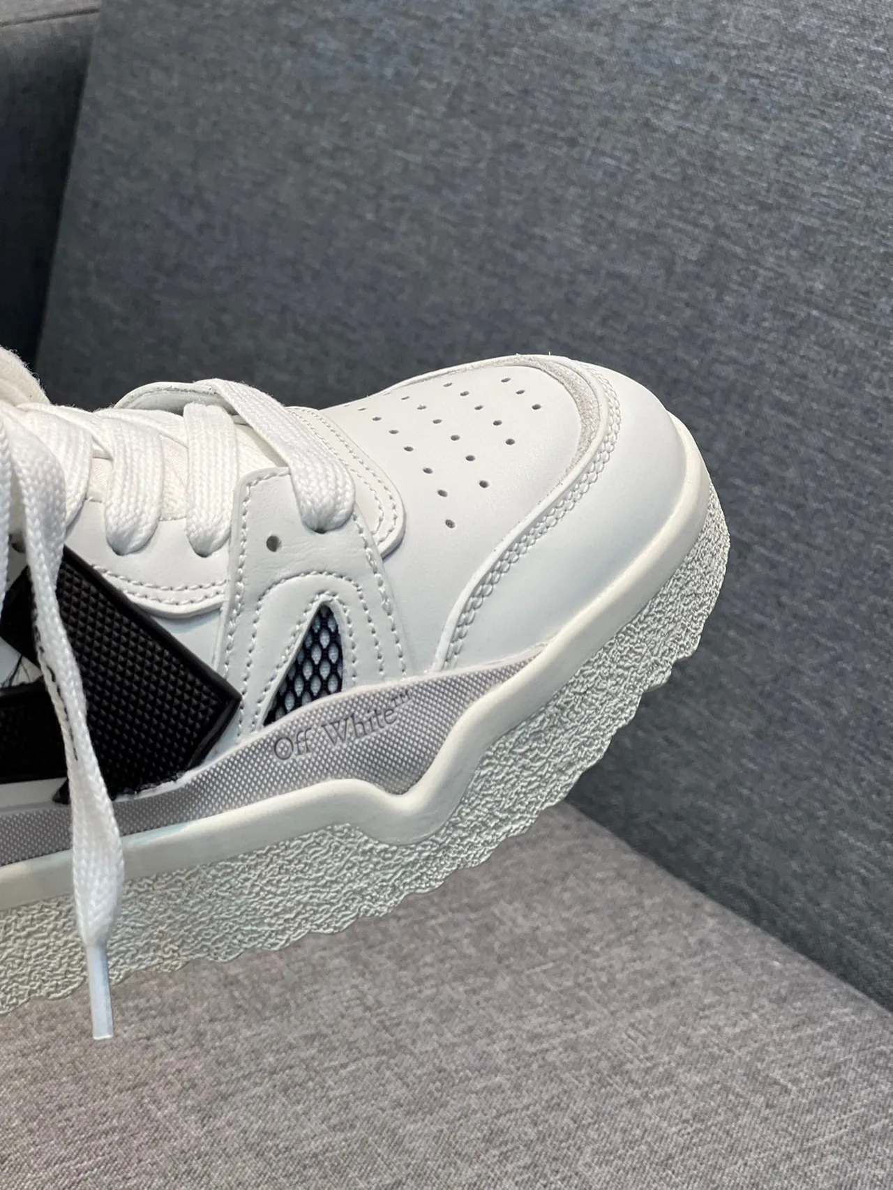 Off-White Black Low-Top Perforated Toe Lifestyle Sneakers