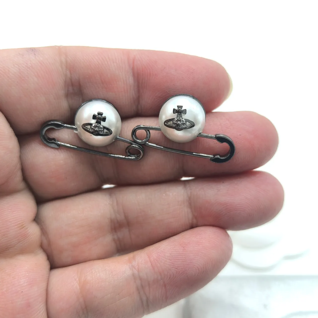 Vivienne Westwood Pearl Orb Brooch Silver Gold Safety-Pin Silhouette Sphere Brooch