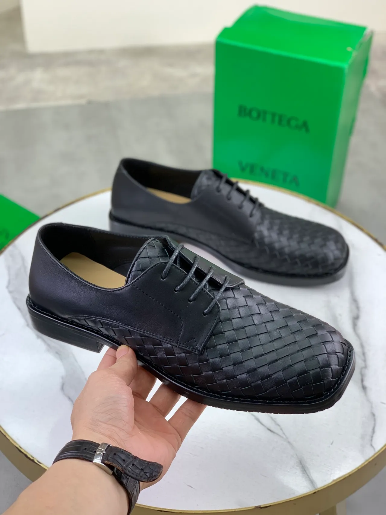 Bottega Veneta Black Intrecciato Woven Toe Smooth Leather Quarters Oxford Shoes