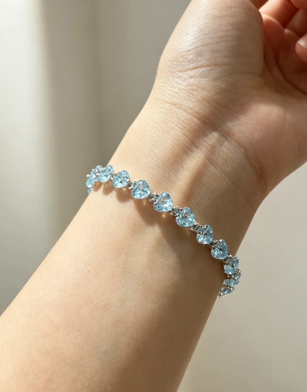 Blue White Heart-Shaped Faceted Stones Linked Chain Construction Necklace