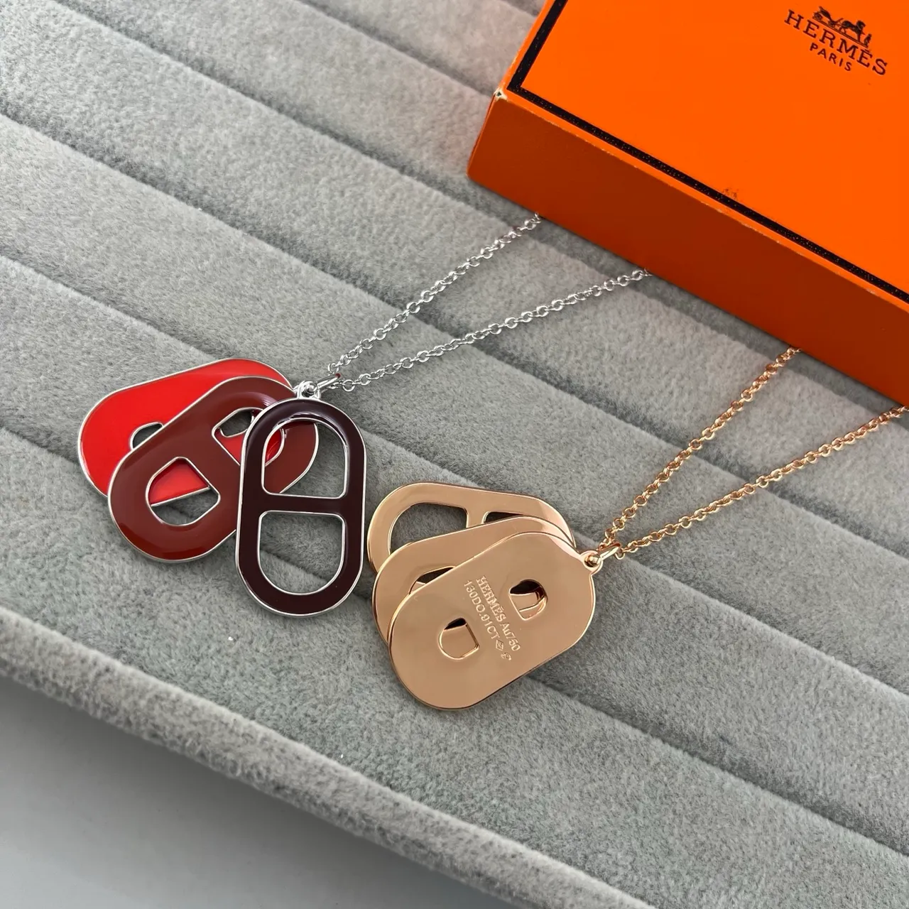 Hermès Red Brown Enamel Pendant Interlocking Oval Charms Necklace