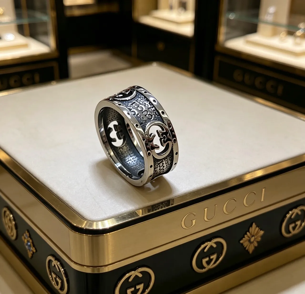 Gucci GG Marmont Silver Black Wide Band Interlocking G Motif Ring