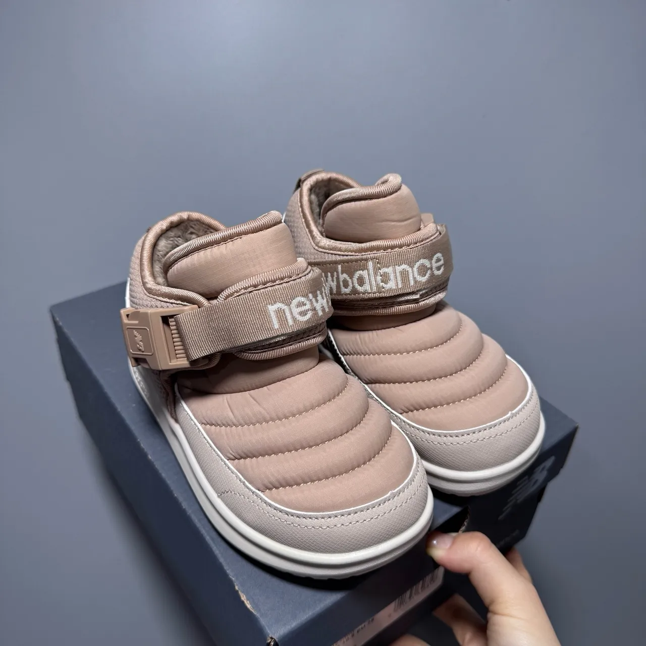 New Balance Silver Black Quilted Puffer Upper Single Velcro Strap Lifestyle Sneakers