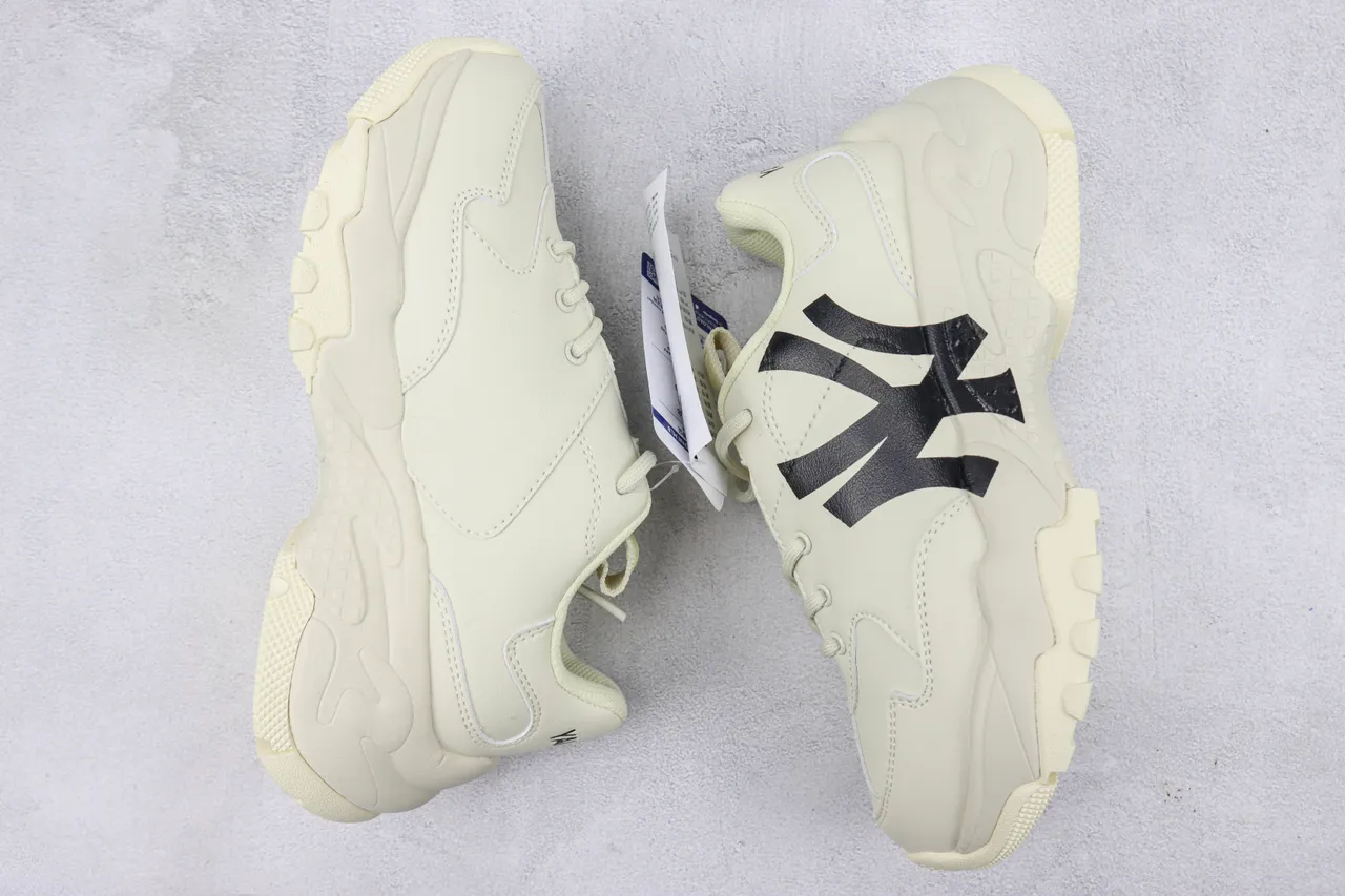 New Era Chunky Runner Beige Black Sole Oversized Team Logo Chunky Sneakers