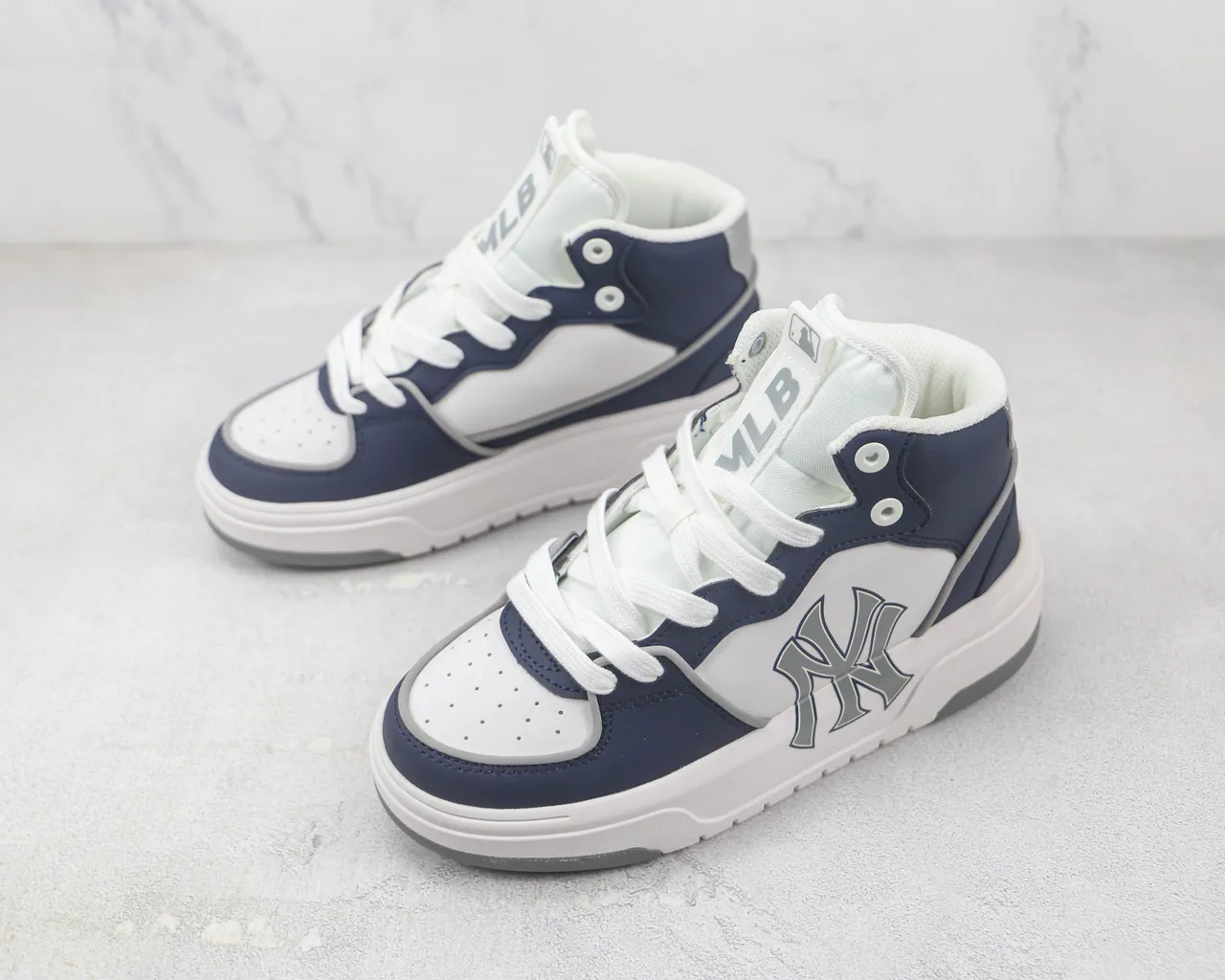Mitchell & Ness NY Yankees High Top Lifestyle Sneakers
