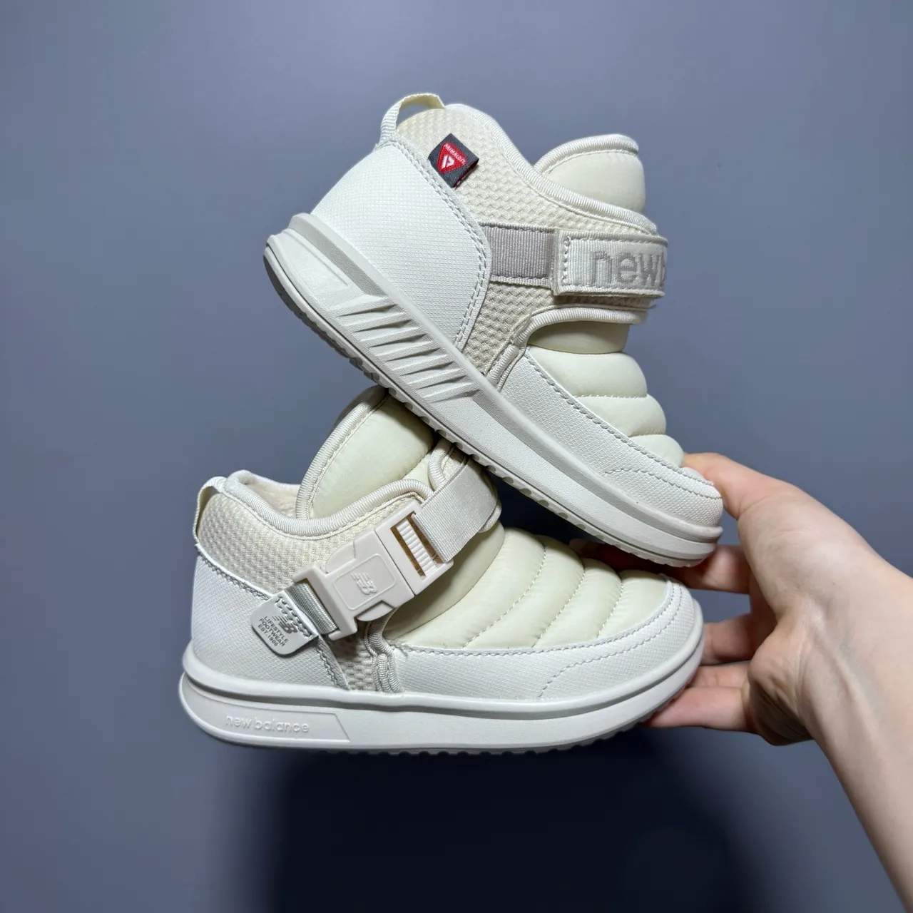 New Balance Silver Black Quilted Puffer Upper Single Velcro Strap Lifestyle Sneakers