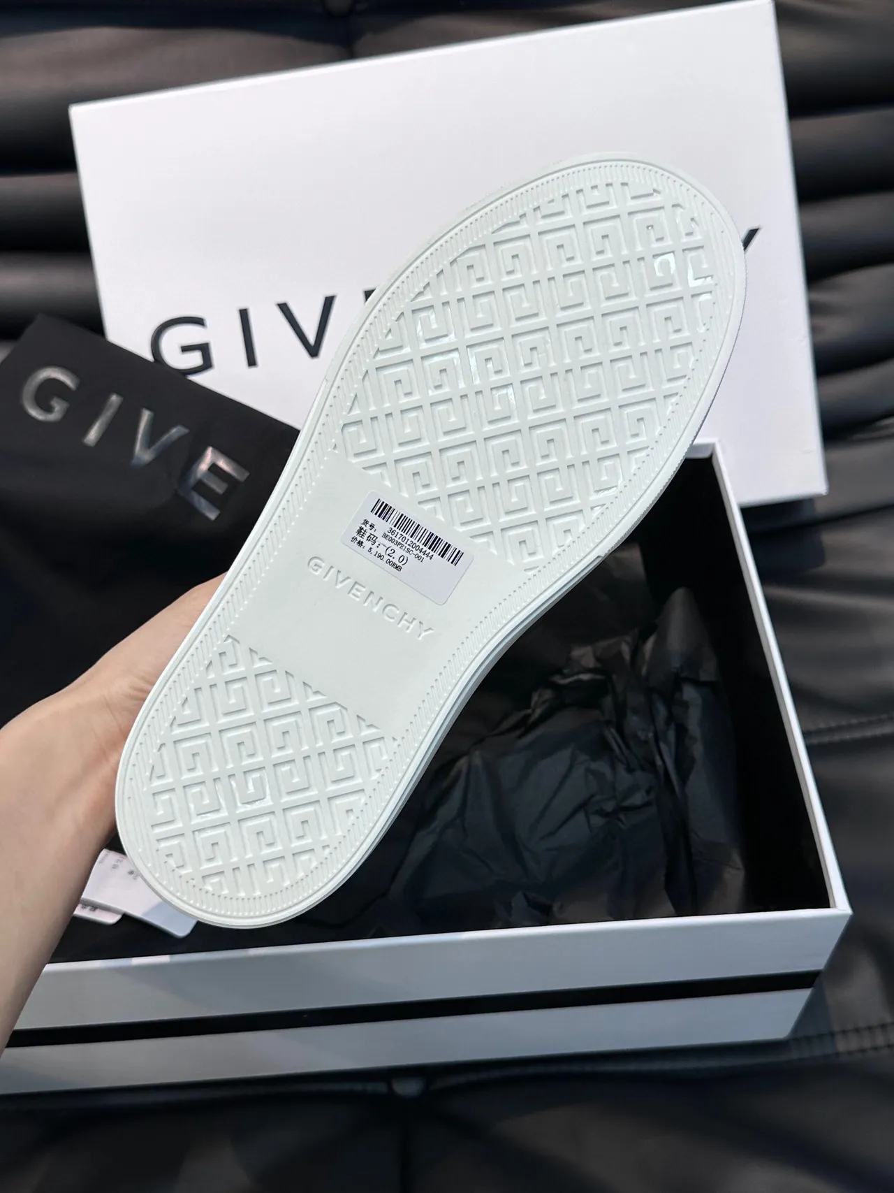 Givenchy White Minimalist Low-Top Lifestyle Sneakers