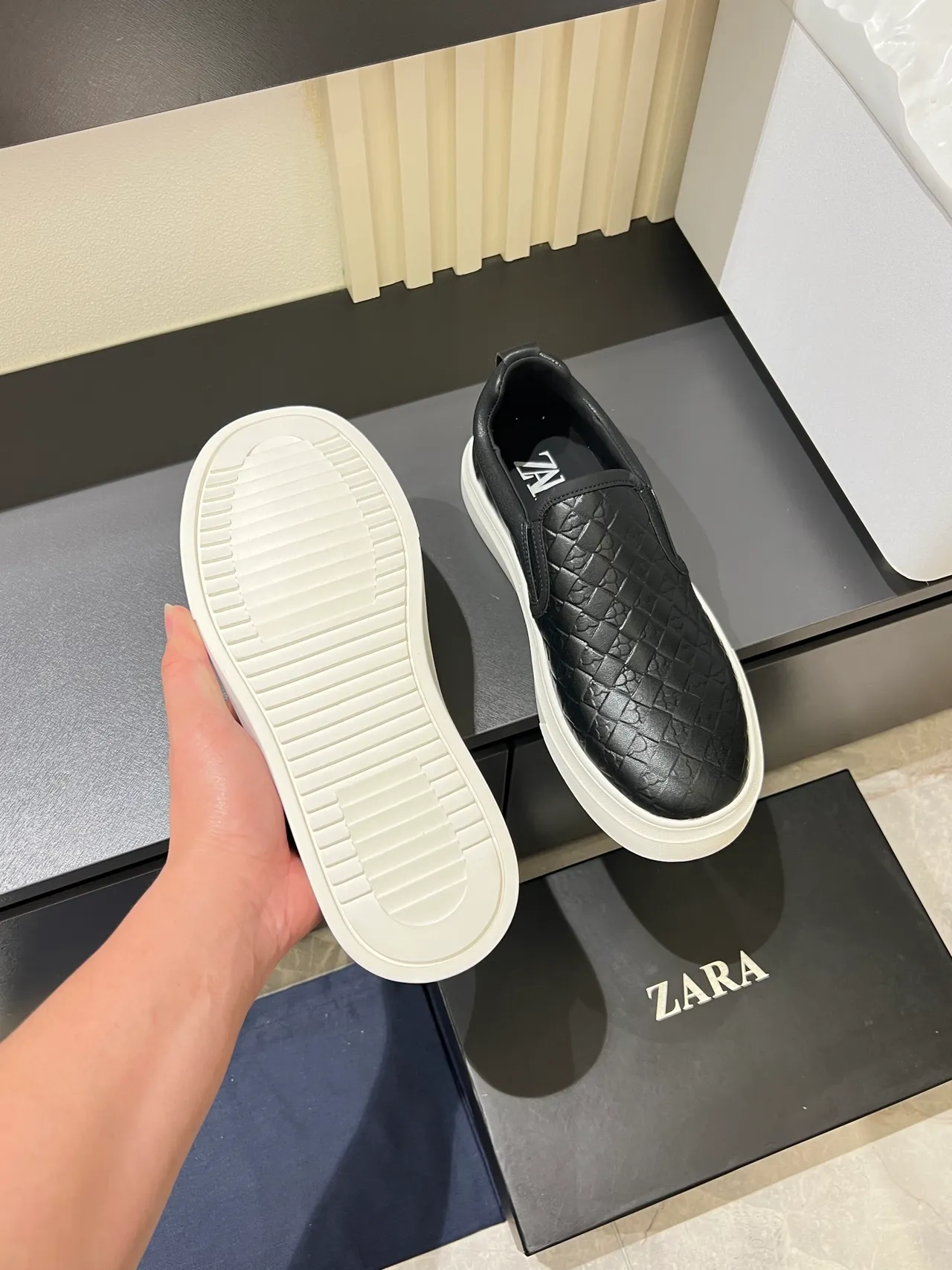 Bottega Veneta Cassette Black Intrecciato Slip-On Lifestyle Sneakers