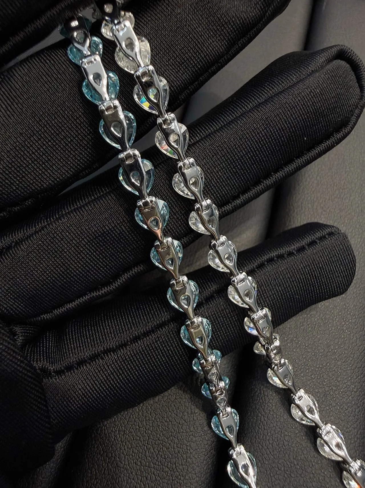 Blue White Heart-Shaped Faceted Stones Linked Chain Construction Necklace