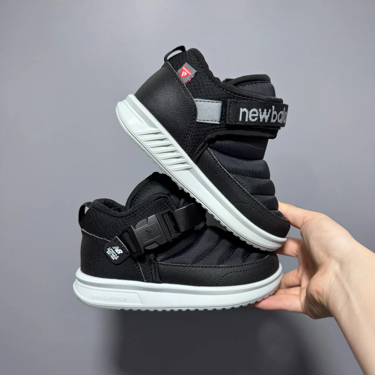 New Balance Silver Black Quilted Puffer Upper Single Velcro Strap Lifestyle Sneakers