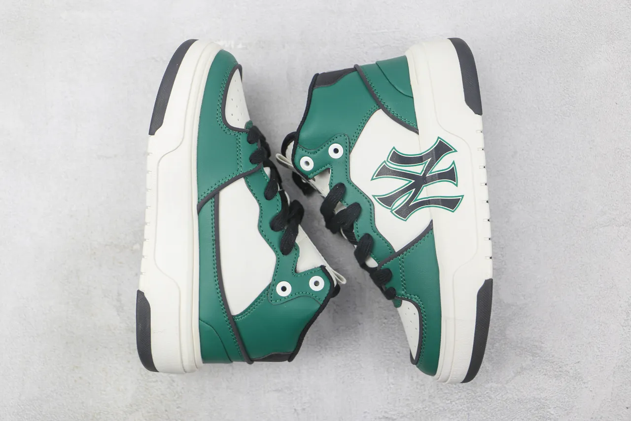 Mitchell & Ness NY Yankees High Top Green White Black Lifestyle Sneakers