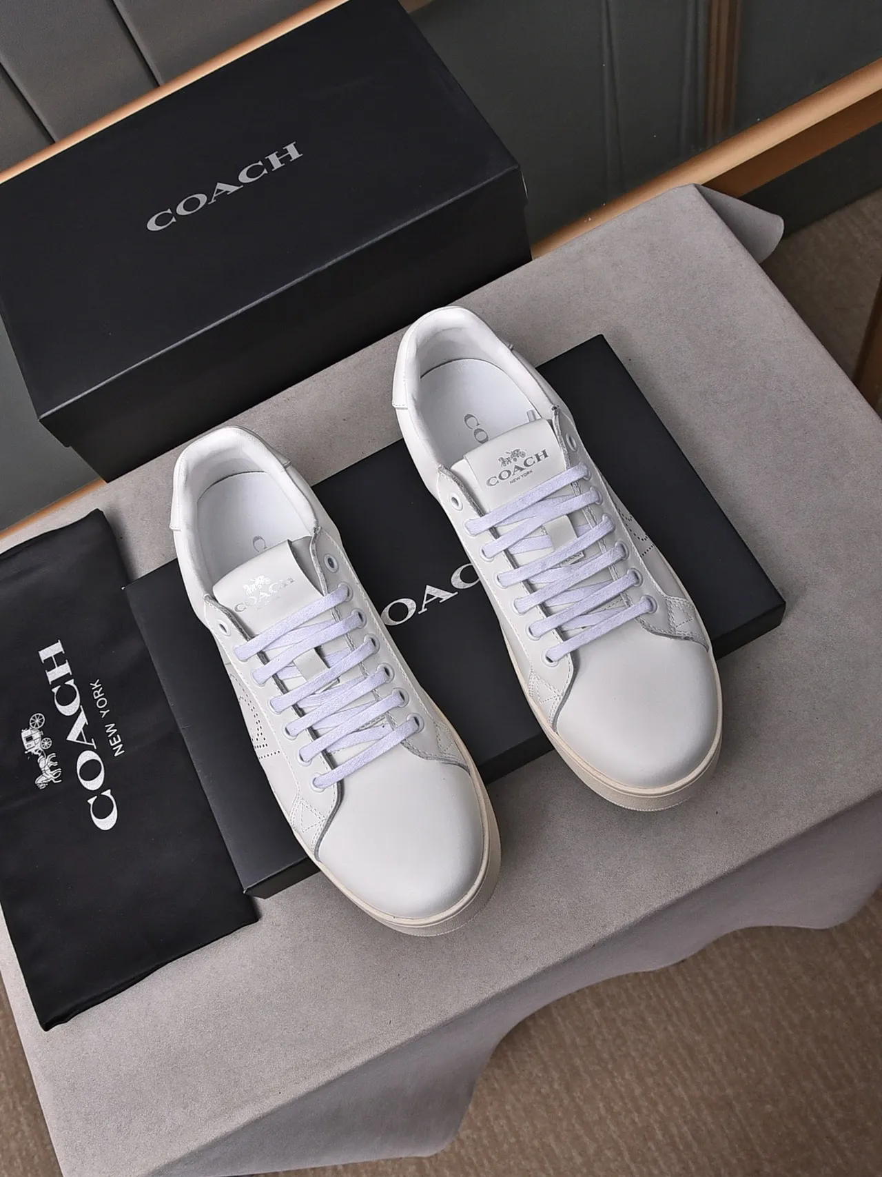 Coach White Beige Leather Upper Perforated Logo Panel Lifestyle Sneakers