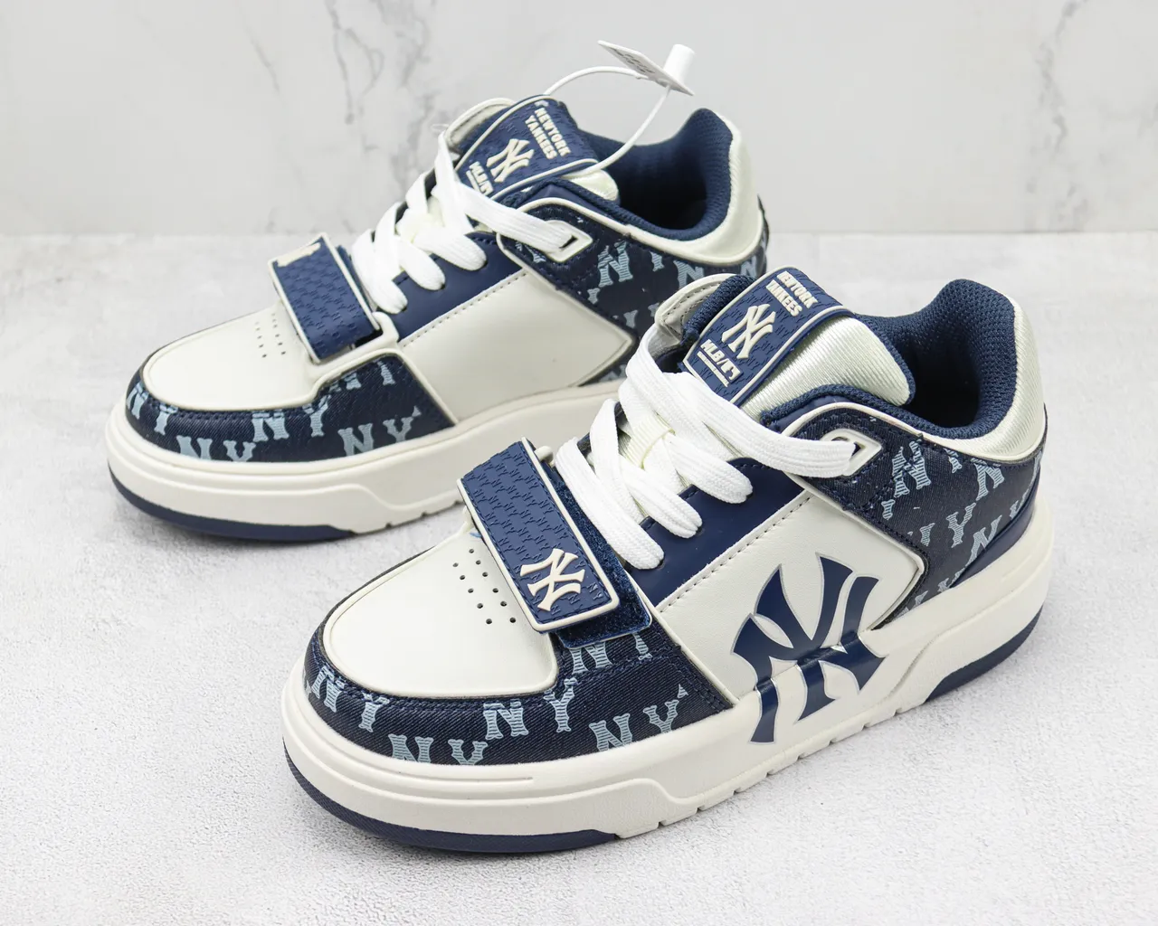 Mitchell & Ness New York Yankees Monogram Platform Lifestyle Sneakers