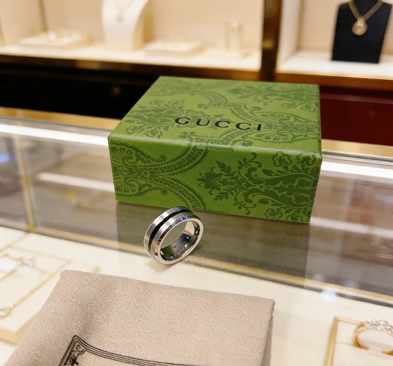 Gucci Silver Black Wide Band Polished Metal Ring