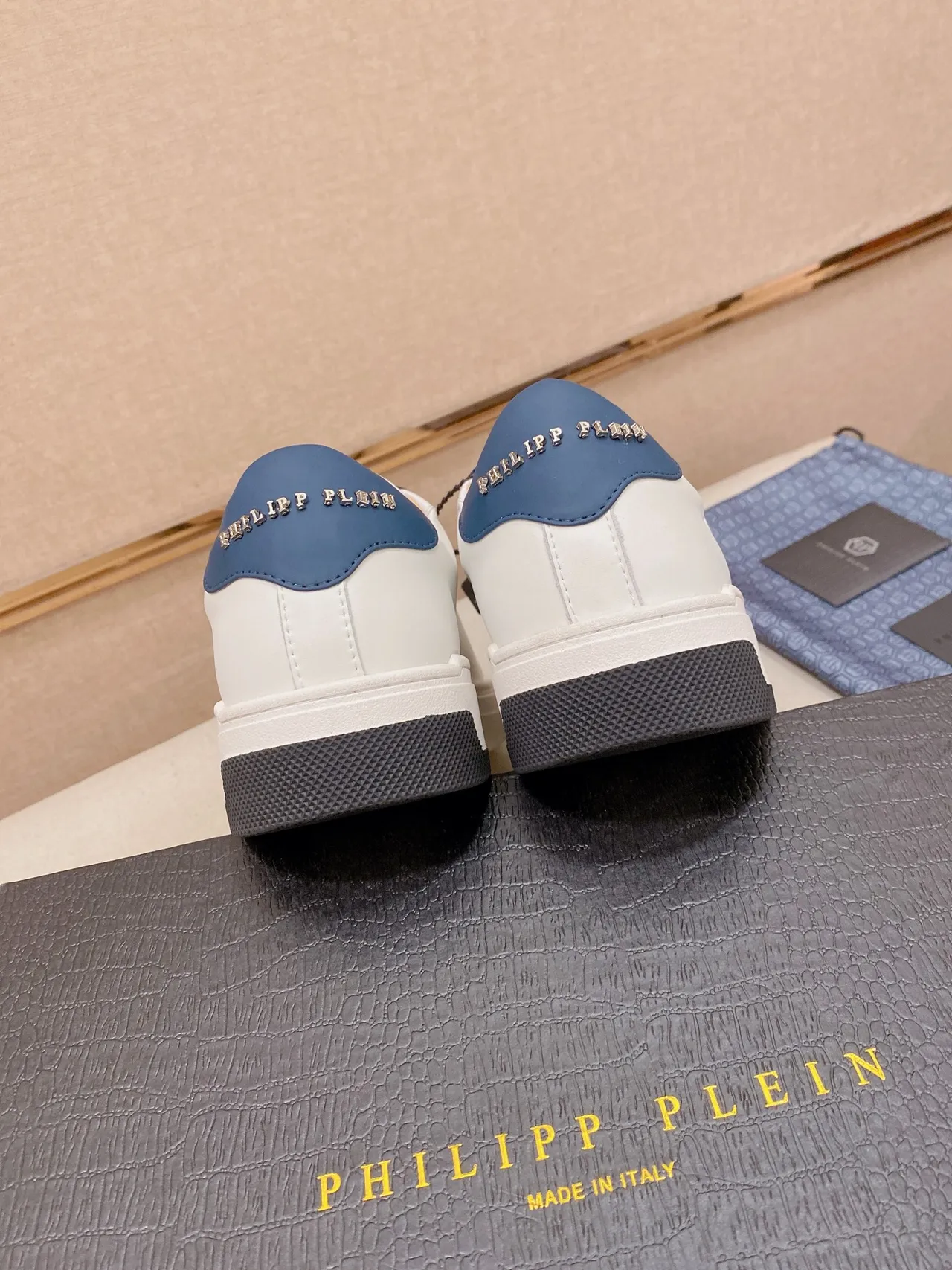 Philipp Plein White Navy Low-Top Leather Upper Lifestyle Sneakers