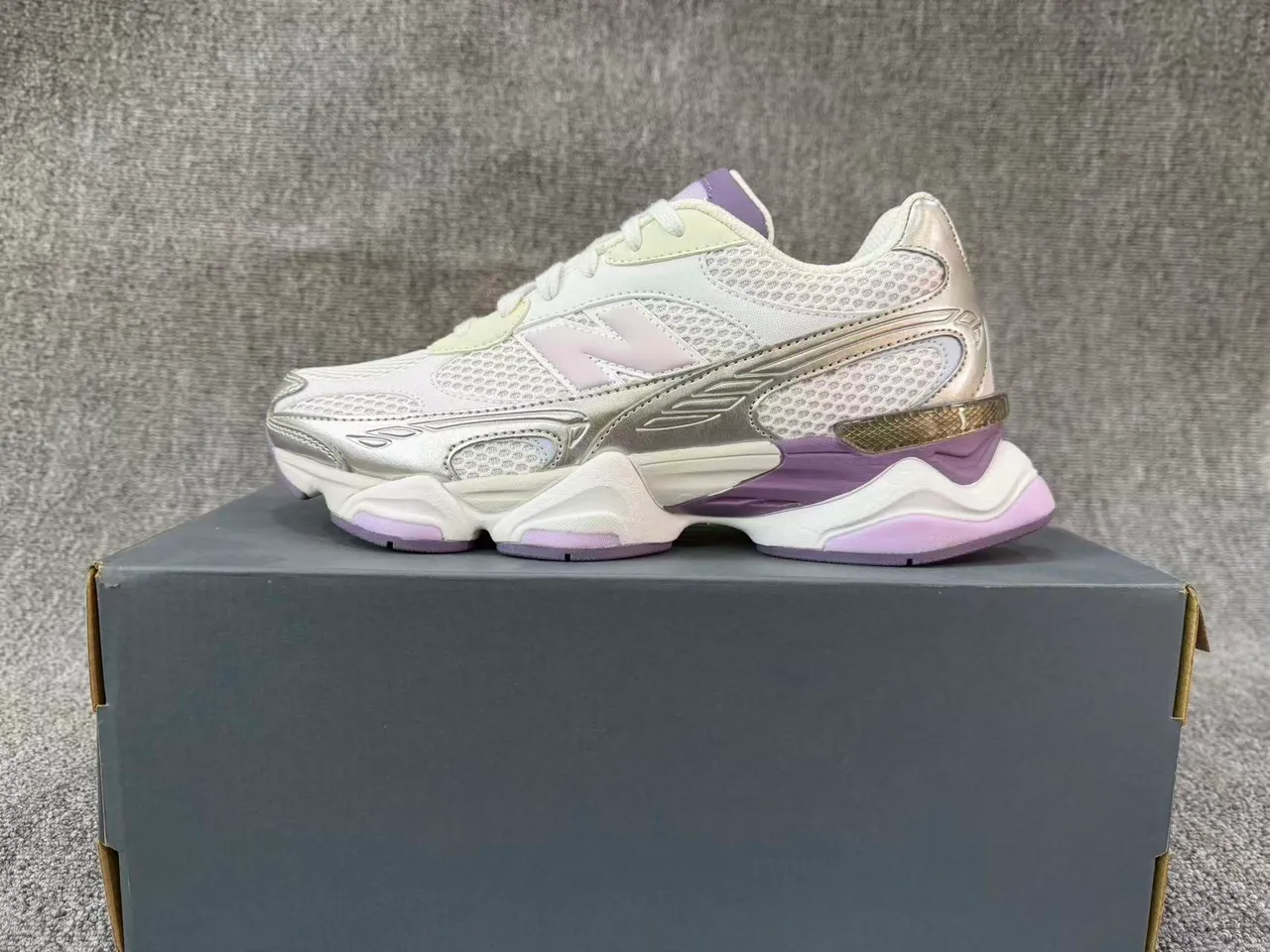 New Balance White Purple Sculpted Midsole Mesh And Metallic Synthetic Overlays Chunky Sneakers
