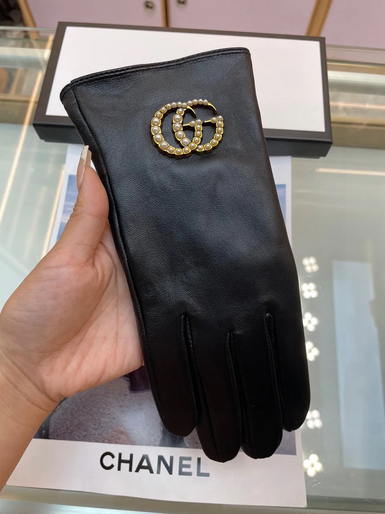 Gucci GG Marmont-inspired Black Gold Smooth Pearl-Embellished Interlocking G Logo Leather Gloves