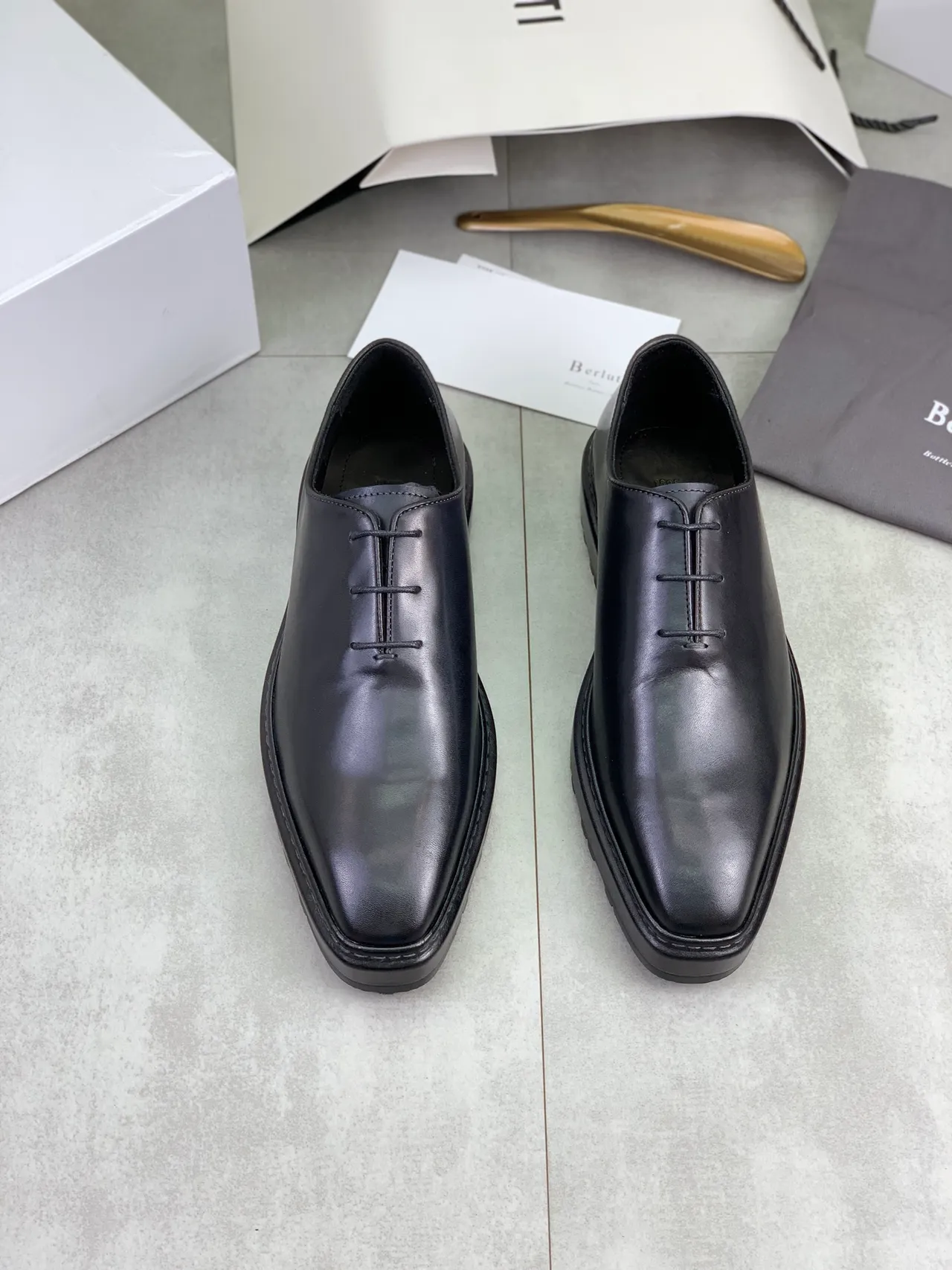 Berluti Black Smooth Leather Pointed-Toe Oxford Shoes
