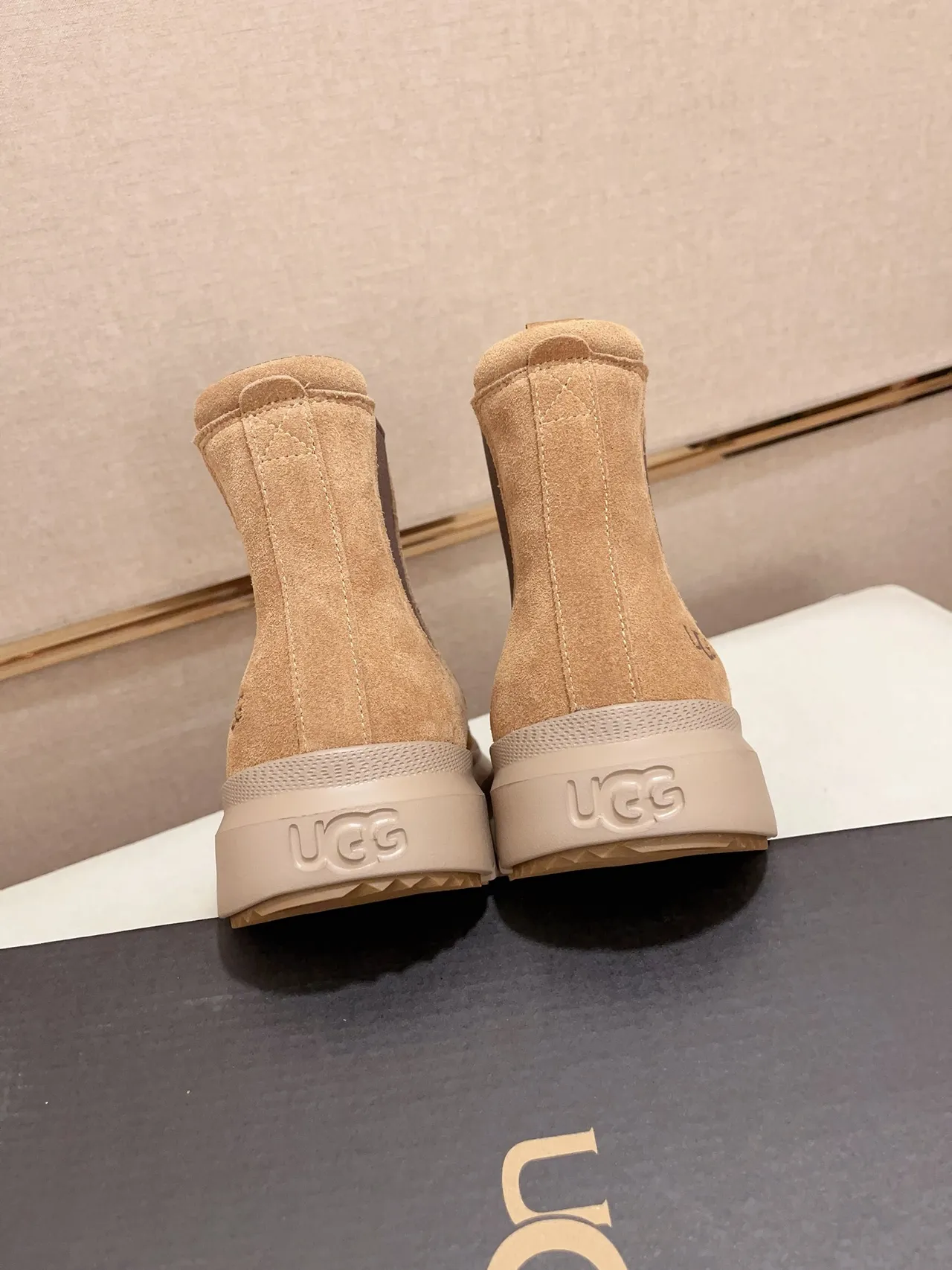 UGG Chelsea Boot Beige Brown Suede Upper Elastic Side Gussets Chelsea Boots