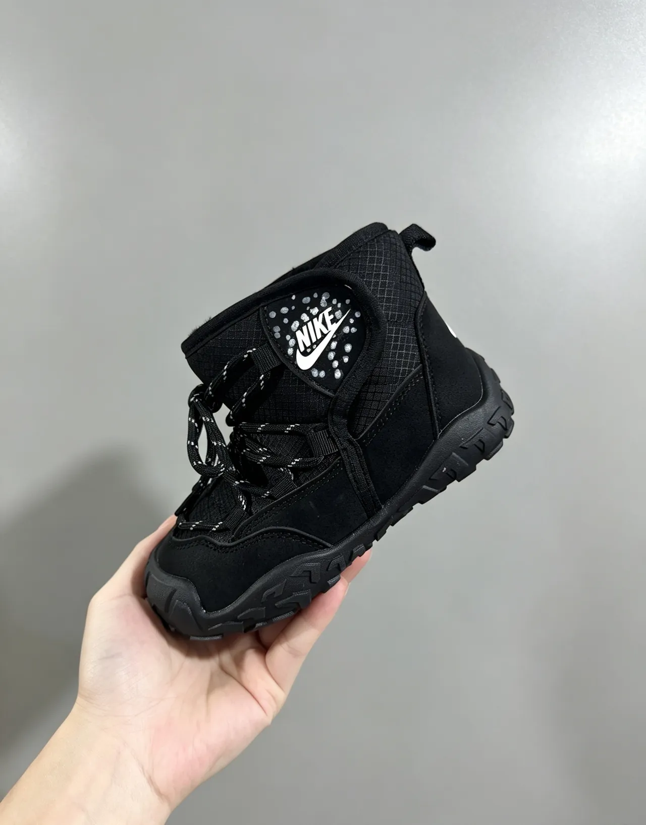 Nike Black Pink Insulated Ankle Boot Synthetic Mesh And Suede-Like Upper Snow Boots