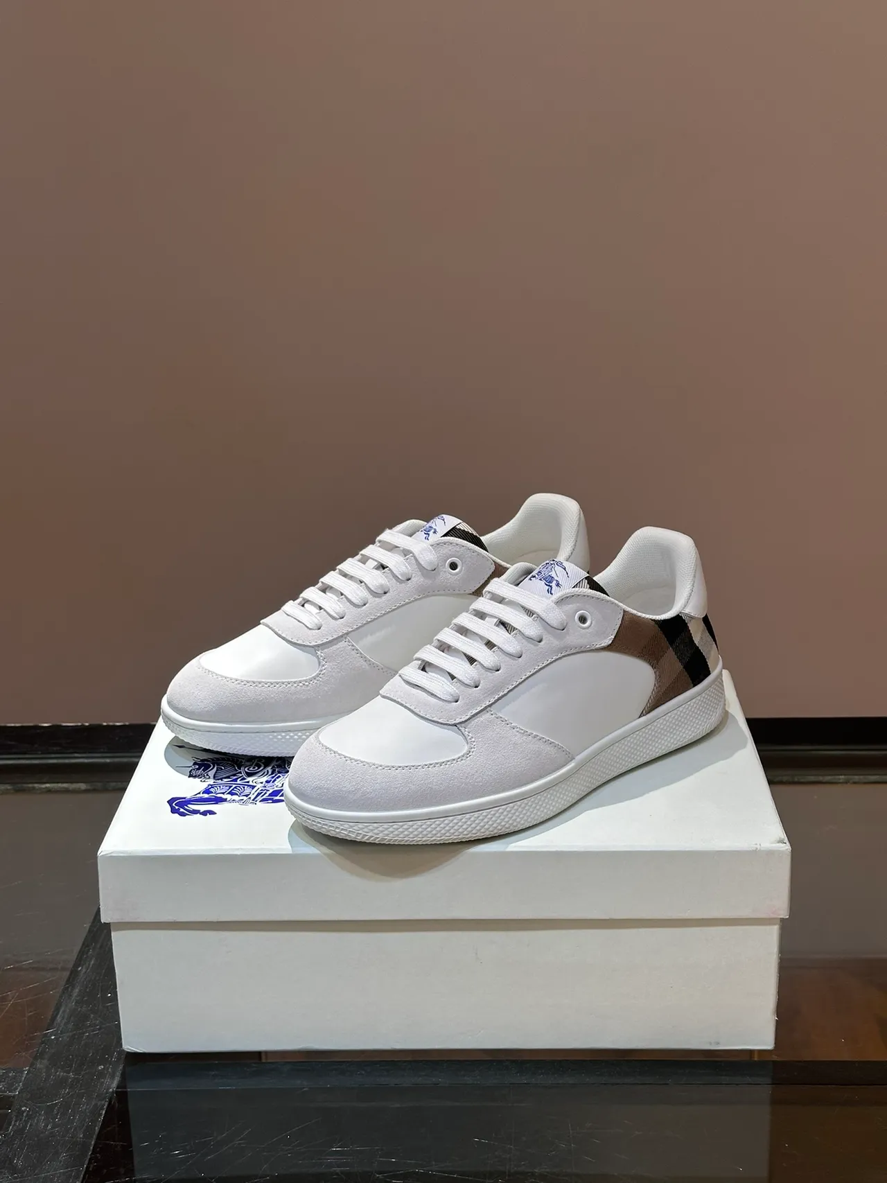 Burberry White Beige Low-Top Mixed-Material Lifestyle Sneakers