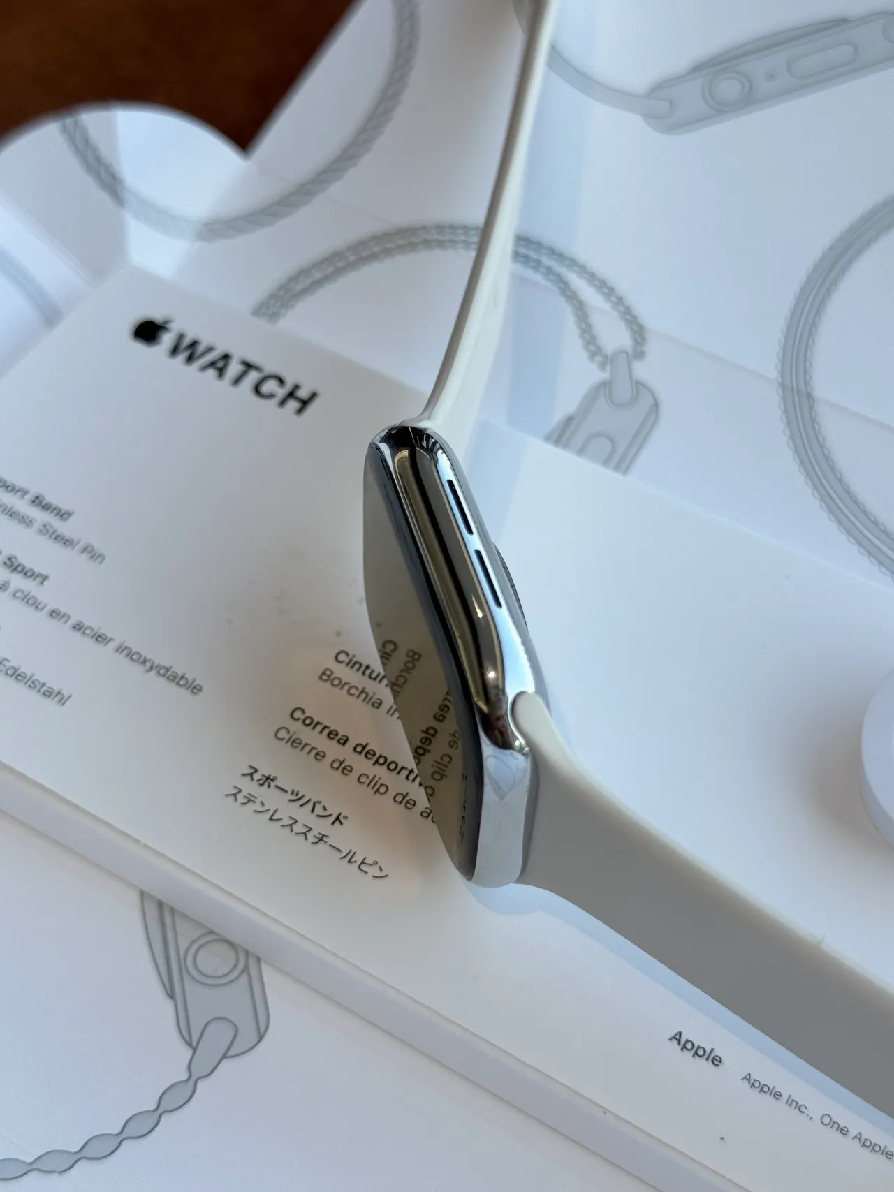 Apple Beige Silver Flat-Edged Stainless Steel Case Off-White Silicone Band Sports Watch