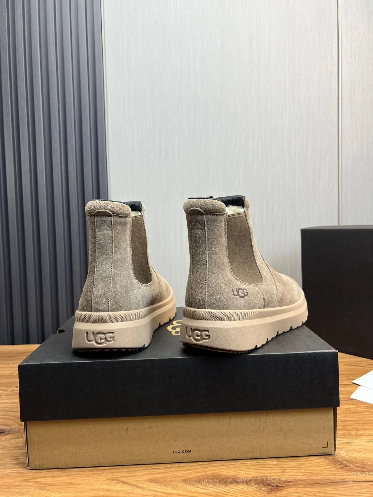 UGG Chelsea Boot Beige White Suede Upper Elastic Side Gussets Chelsea Boots
