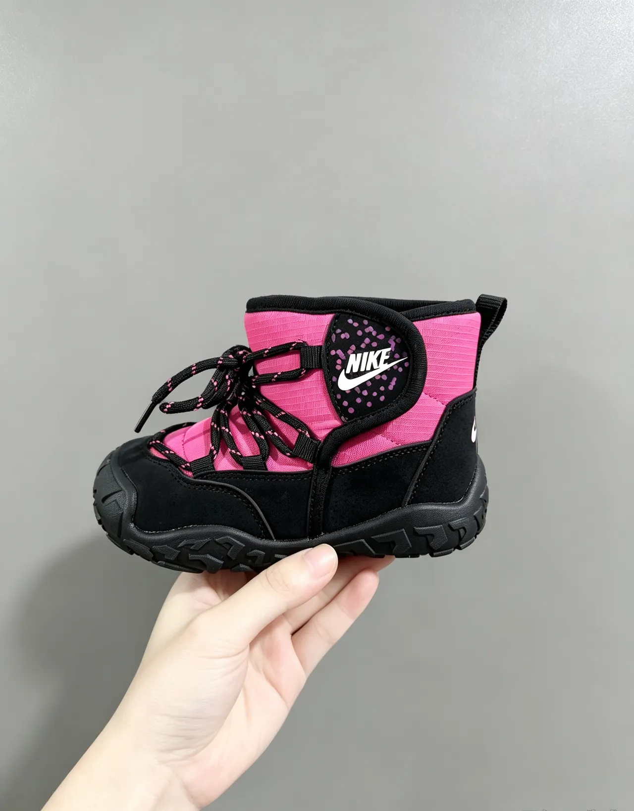 Nike Black Pink Insulated Ankle Boot Synthetic Mesh And Suede-Like Upper Snow Boots