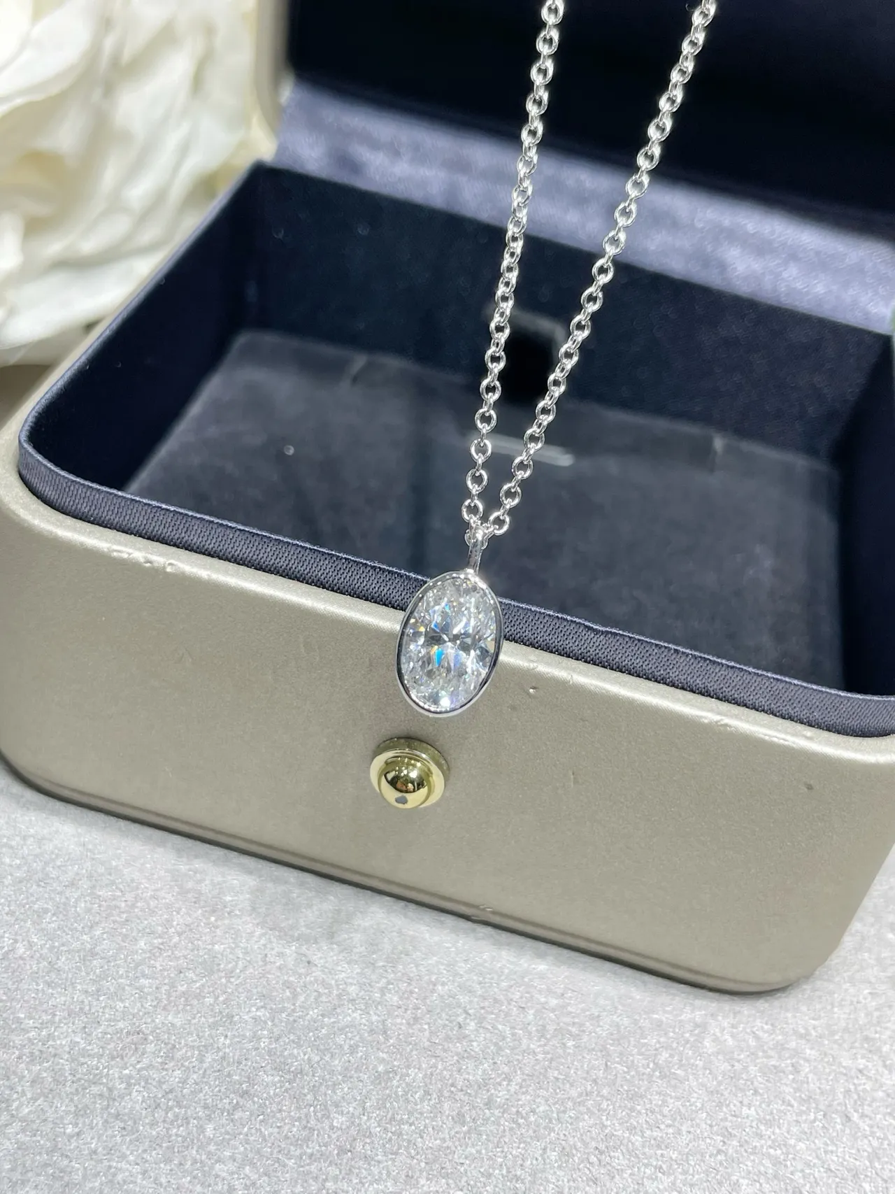 Tiffany & Co. Silver Black Oval Bezel-Set Pendant Fine Link Chain Necklace