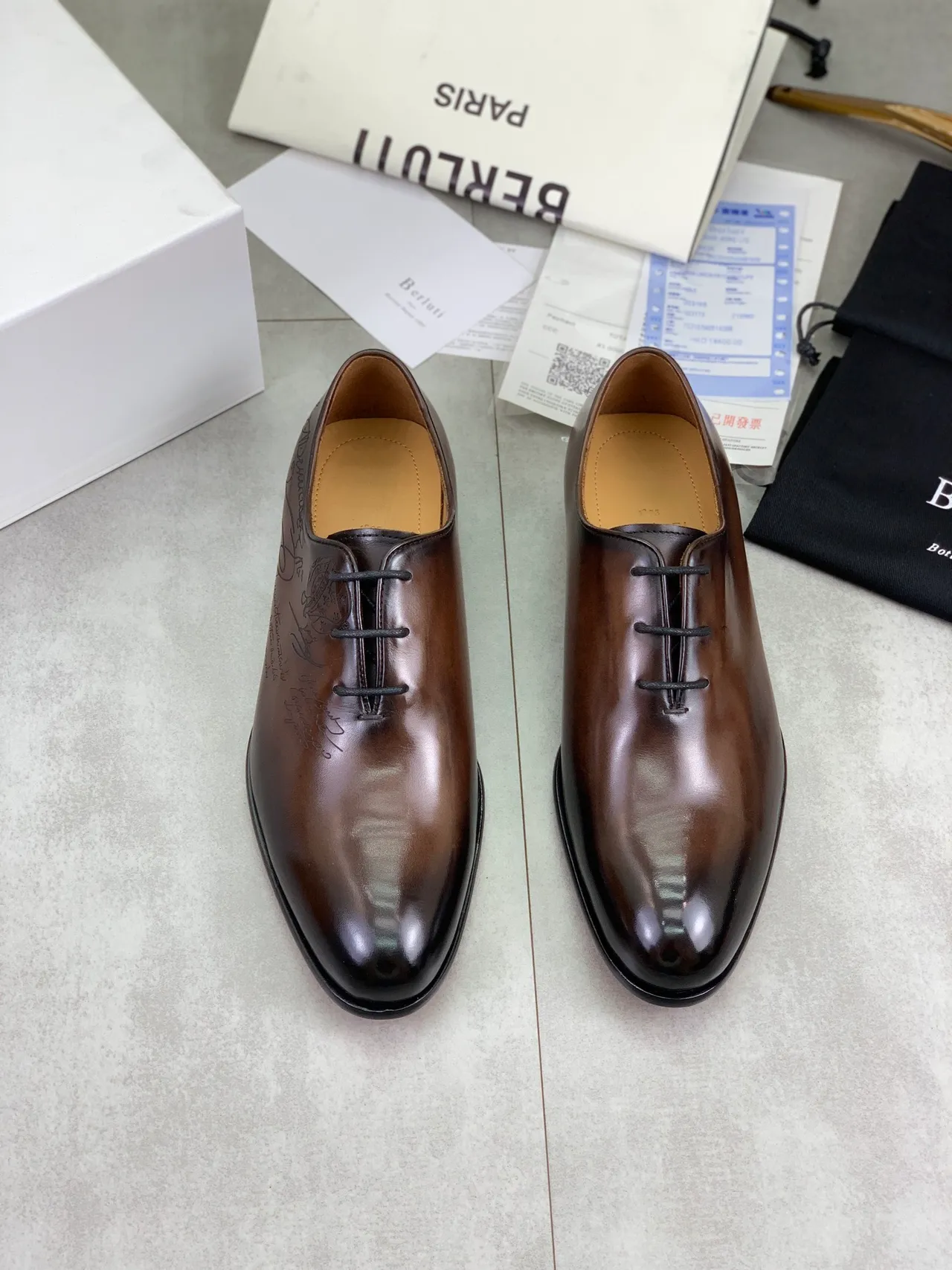 Berluti Brown Black Polished Leather Hand-Embossed Script Detailing Oxford Shoes