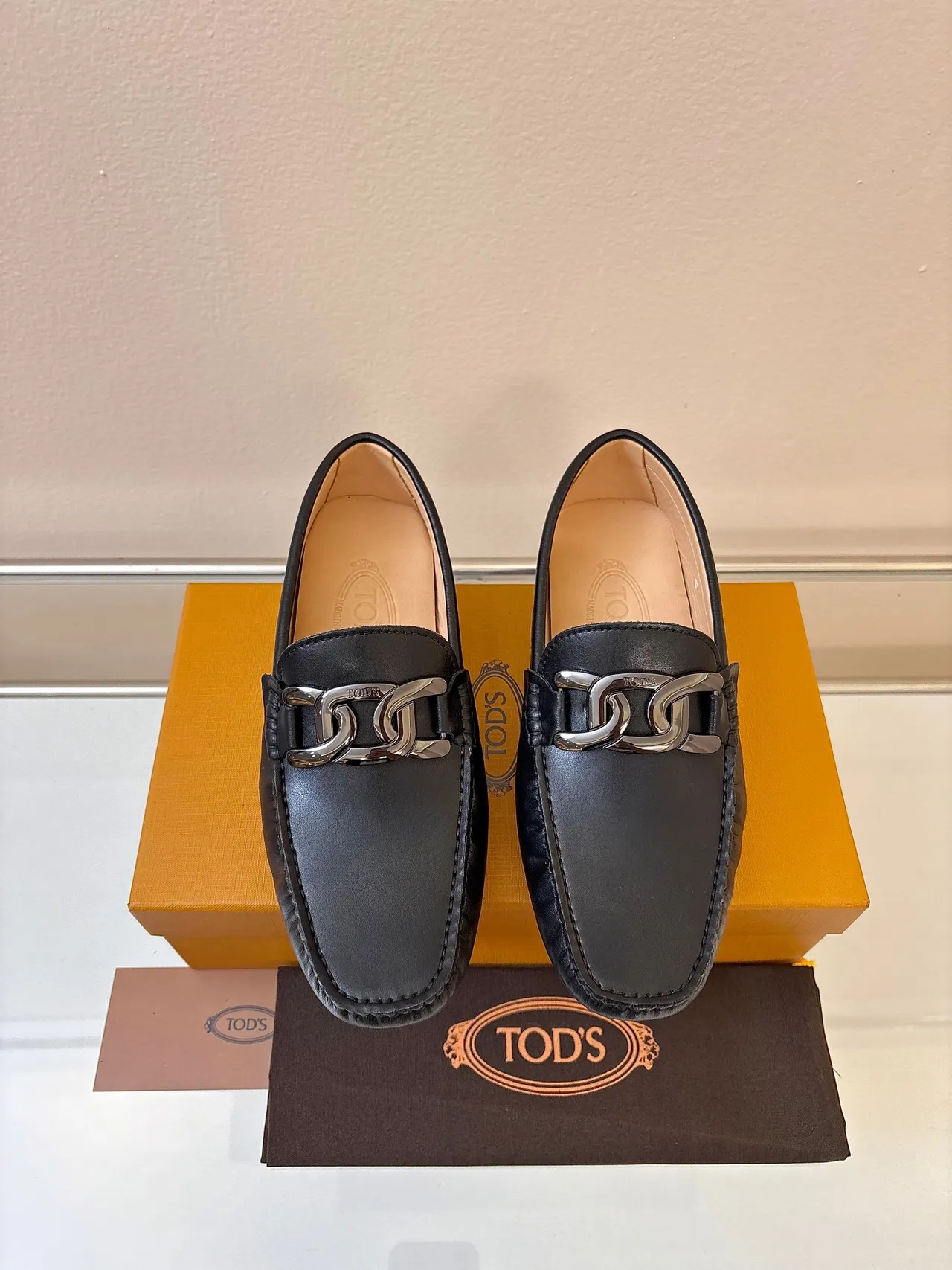 Tod's Gommino Loafer Black Leather Horsebit Buckle Pebble Sole Loafer