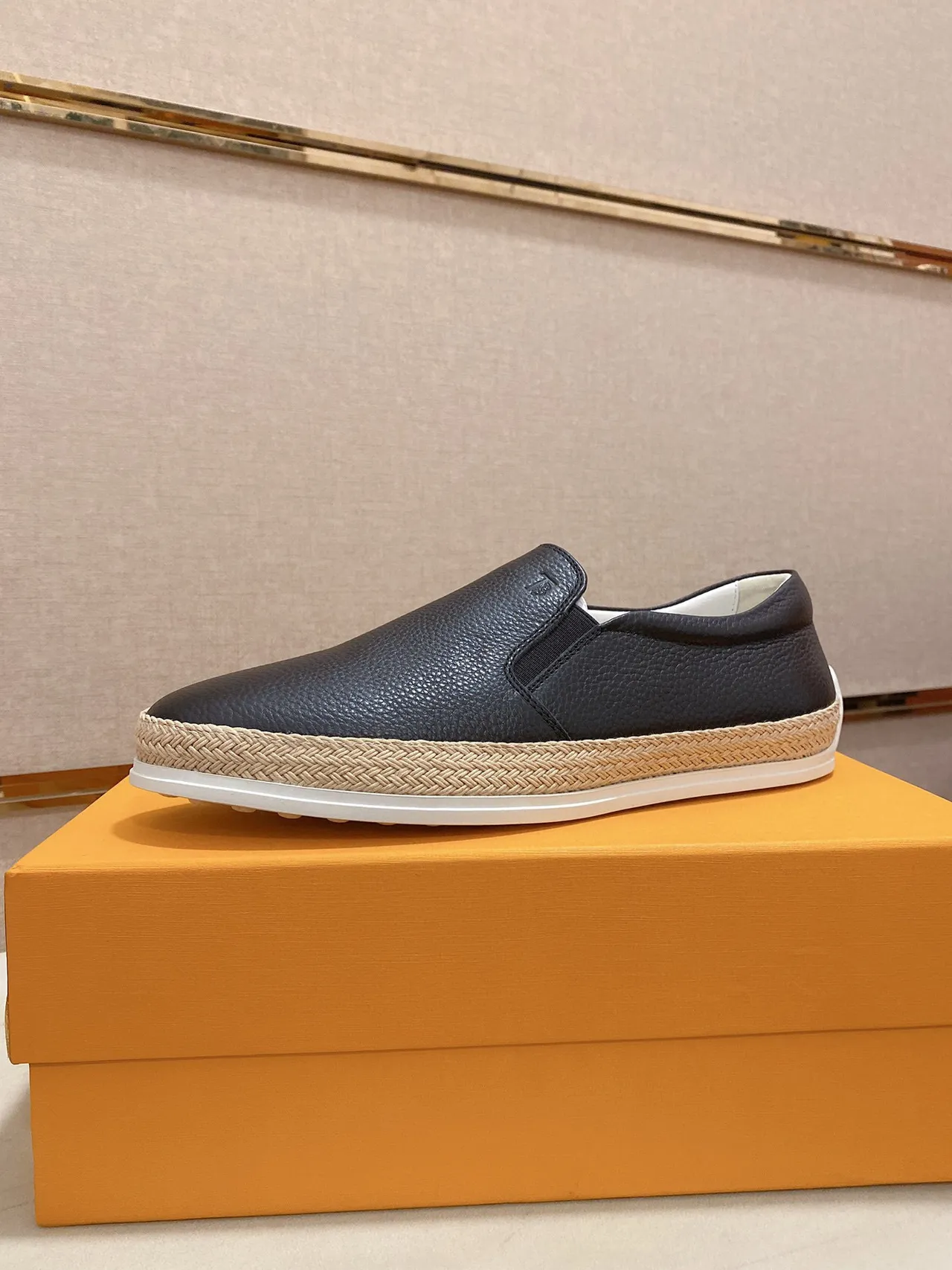 Black Beige Pebbled Leather Upper Woven Jute Midsole Band Boat Shoes