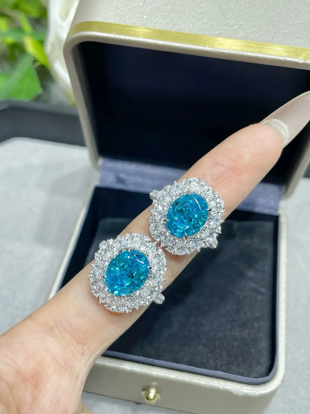 Blue Silver Oval-Cut Central Stone Halo Cluster Setting Ring