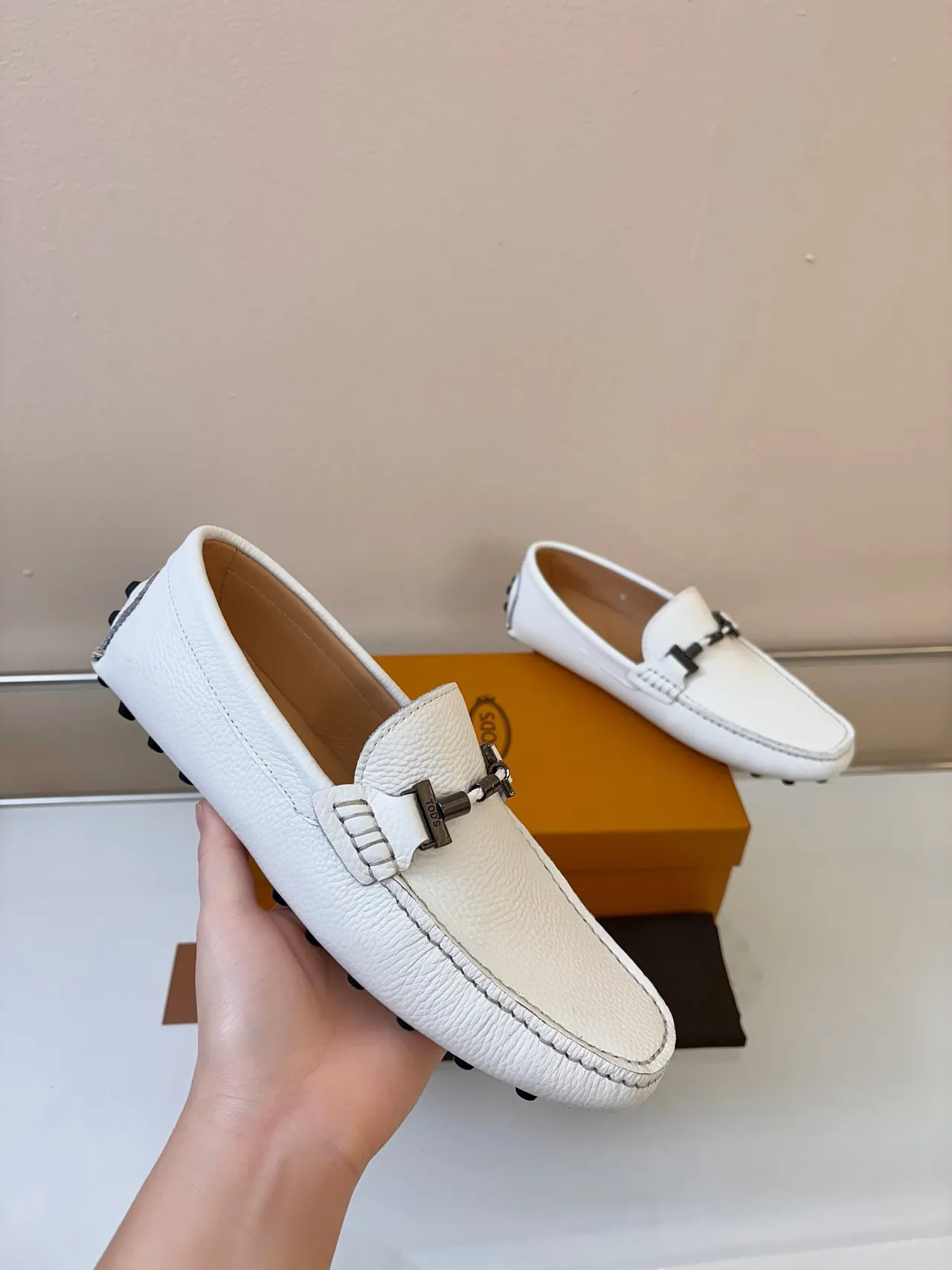Tod's Gommino White Beige Pebbled Leather Horsebit Buckle Loafer