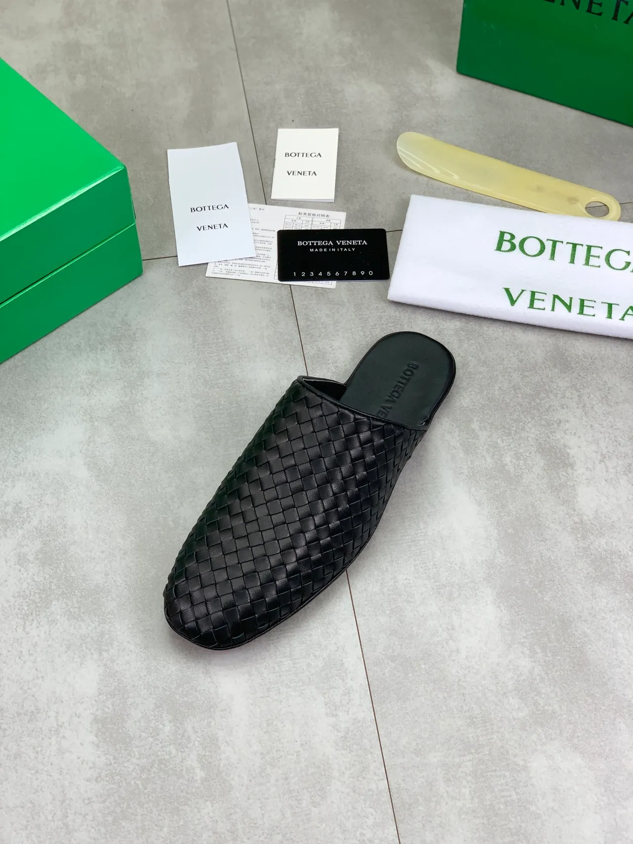 Bottega Veneta Cassette Black Woven Intrecciato Leather Backless Slip-On Casual Shoes