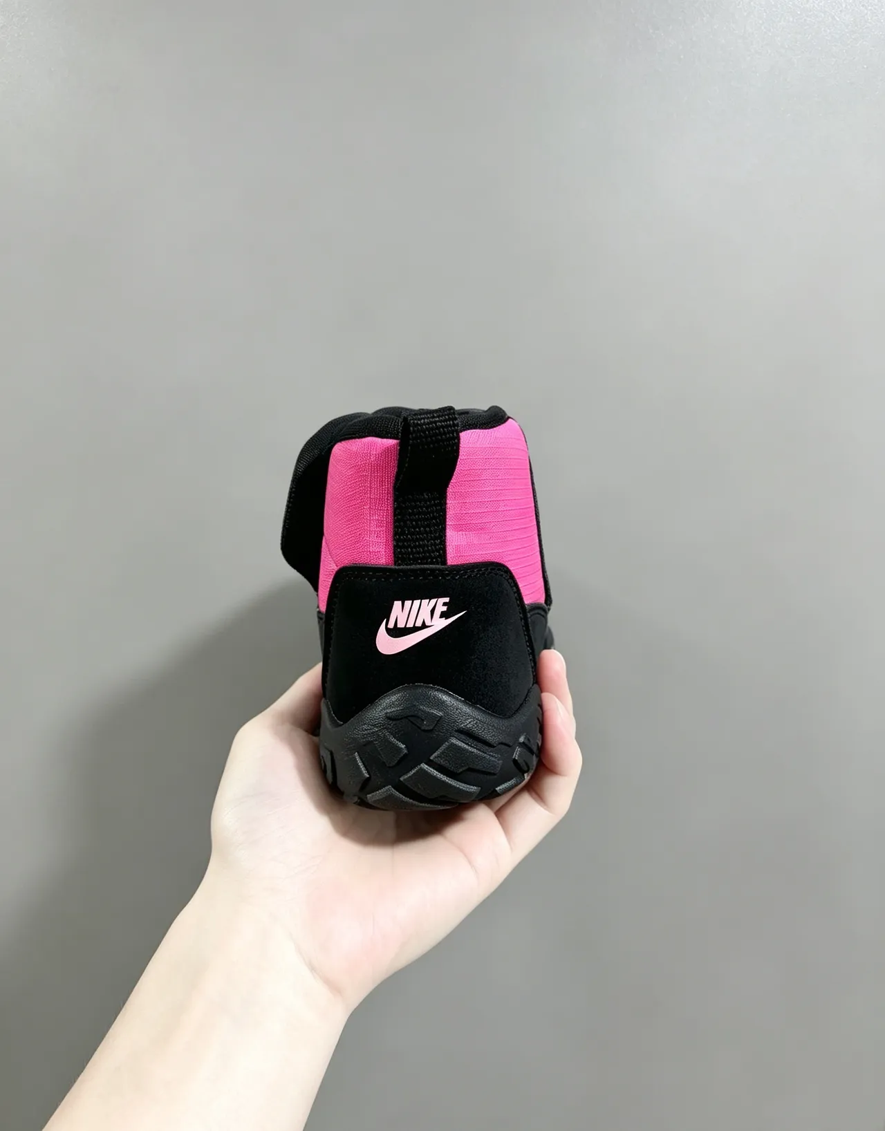 Nike Black Pink Insulated Ankle Boot Synthetic Mesh And Suede-Like Upper Snow Boots