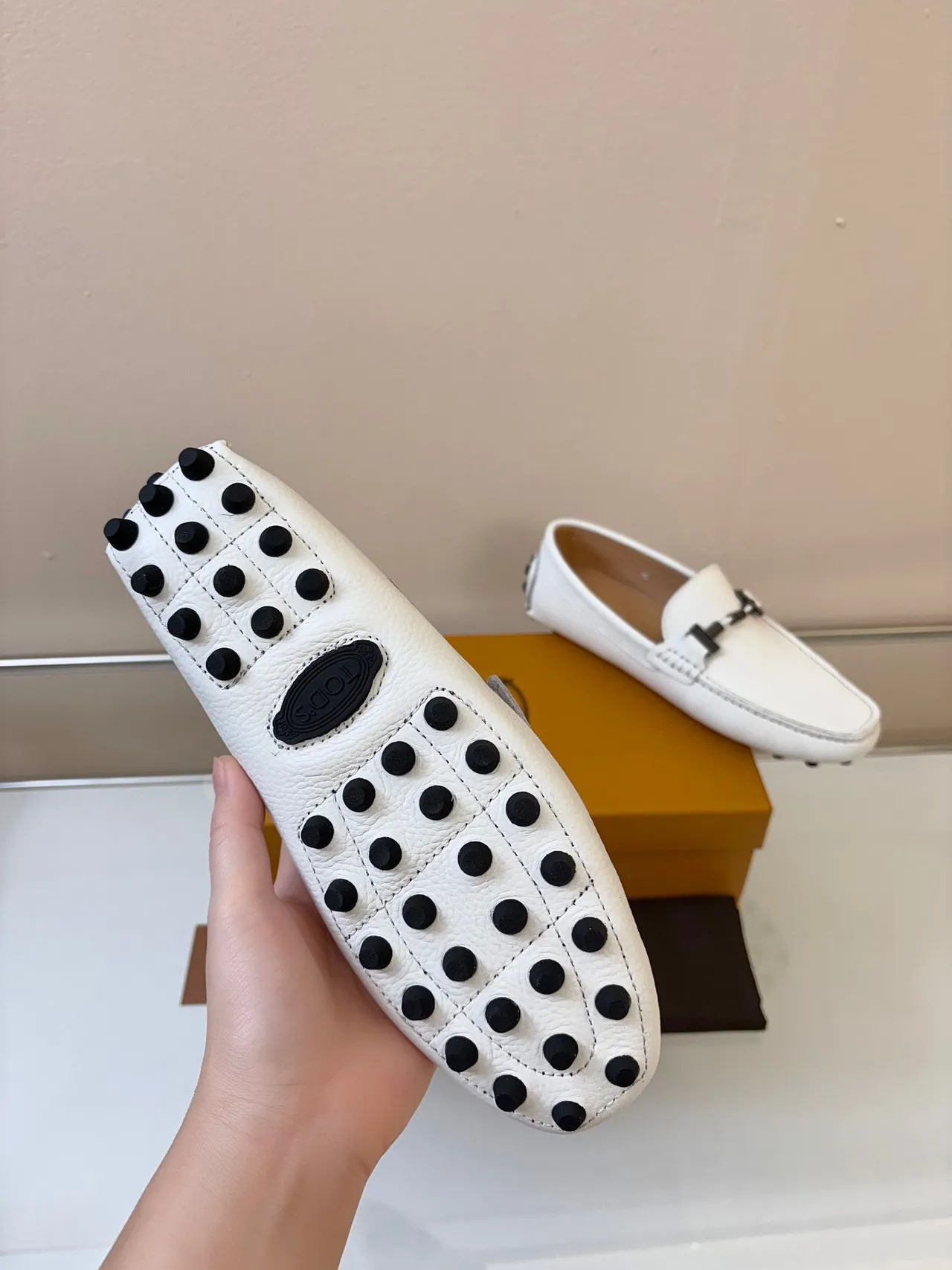 Tod's Gommino White Beige Pebbled Leather Horsebit Buckle Loafer