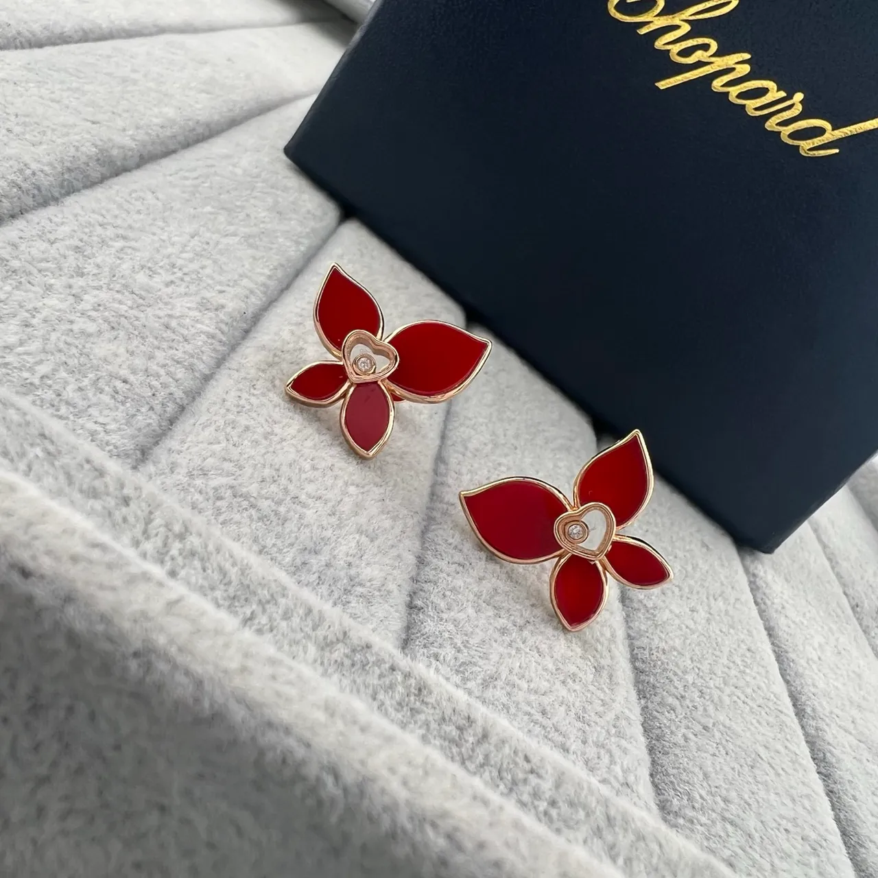 Chopard Floral Heart Diamond Red Gold Flower-Shaped Enamel-Petal Earrings
