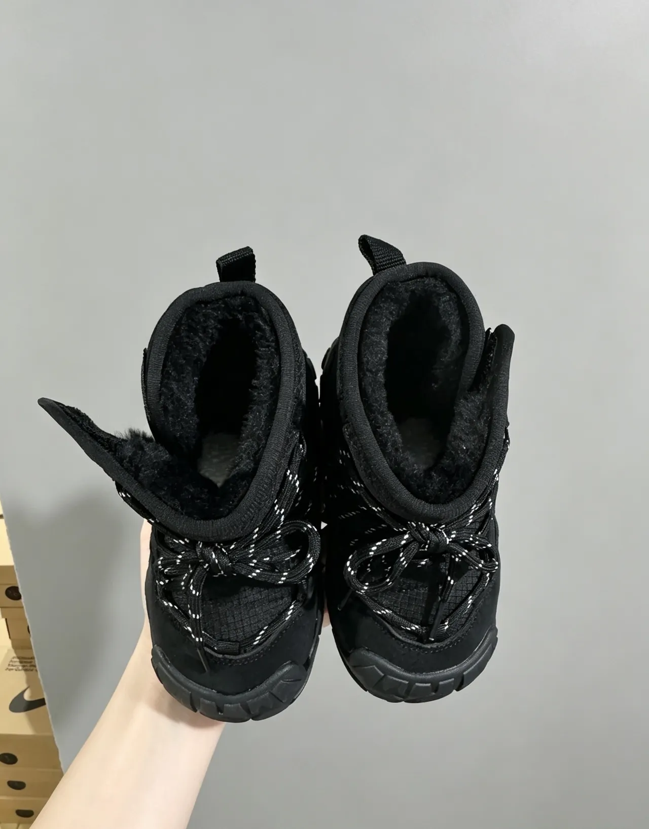 Nike Black Pink Insulated Ankle Boot Synthetic Mesh And Suede-Like Upper Snow Boots