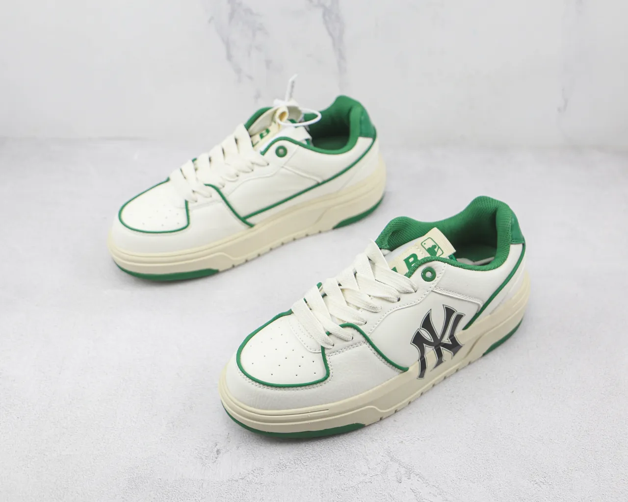 New Era NY Yankees White and Green Lifestyle Sneakers