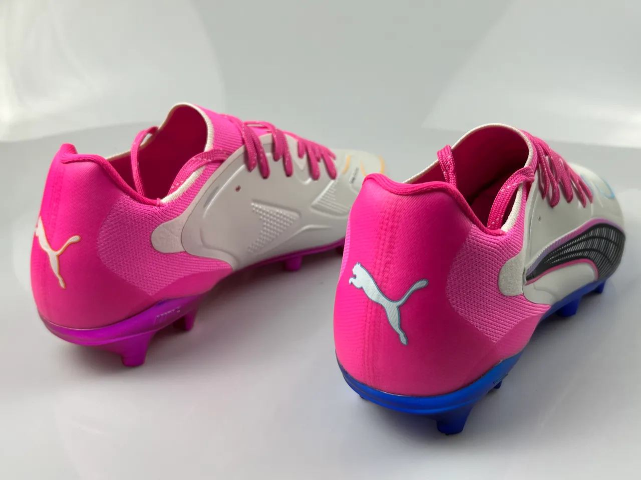 Puma King Silver Pink Low-Cut Synthetic Upper Asymmetric Lacing Firm-Ground Soccer Shoes