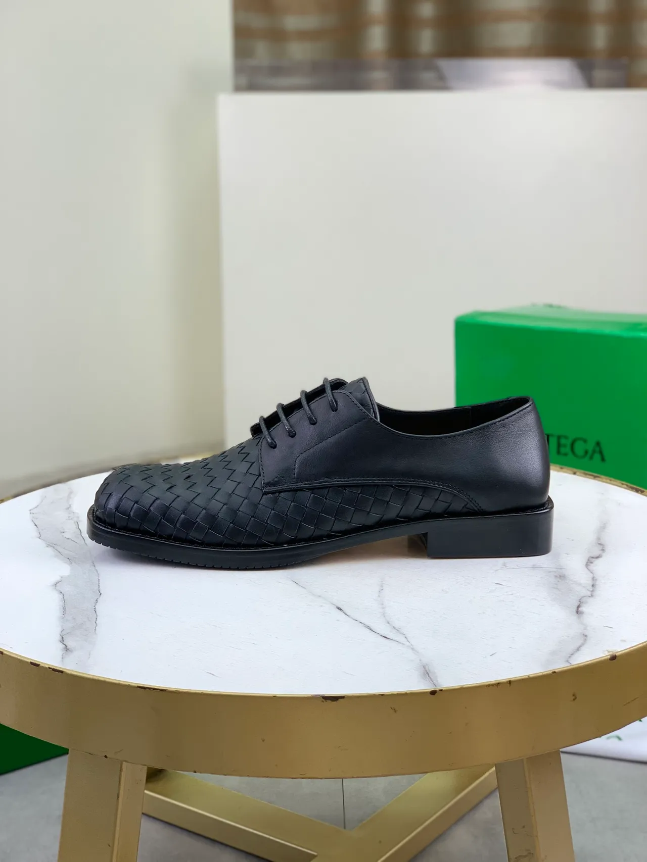 Bottega Veneta Black Intrecciato Woven Toe Smooth Leather Quarters Oxford Shoes