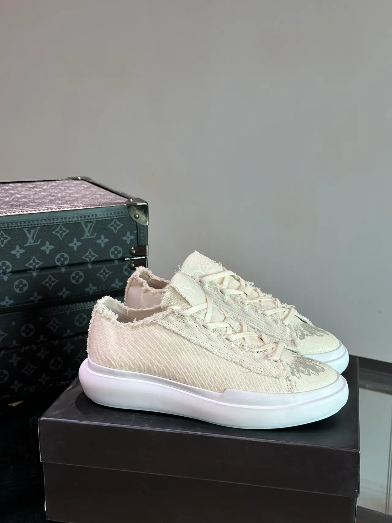 Y-3 Kaiwa Beige White Frayed-Edge Canvas Platform Sole Lifestyle Sneakers